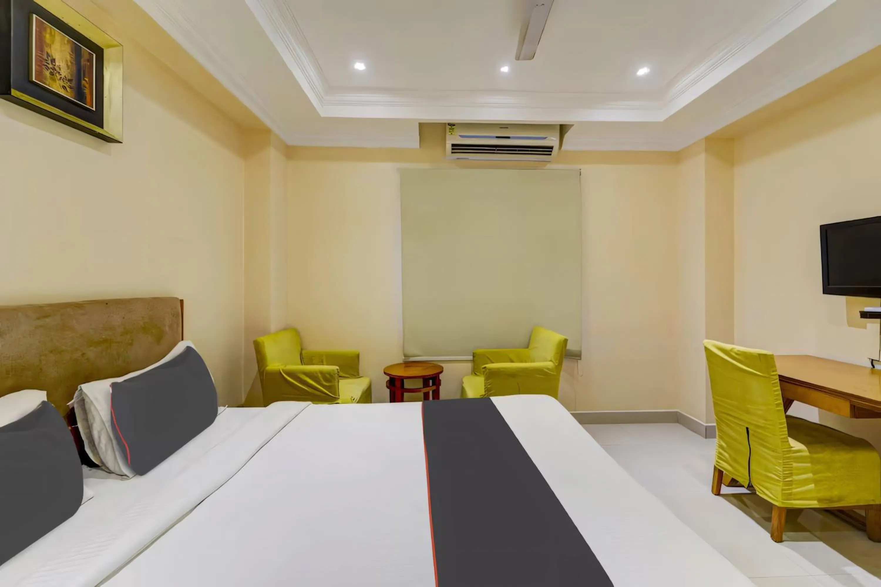 Bed in RG SUITES Ashok Nagar Near VADAPALANI