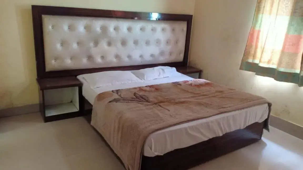 Deluxe Double Room (2 Adults + 1 Child) in BS Residency Deluxe Double Room (2 Adults + 1 Child) in BS Residency