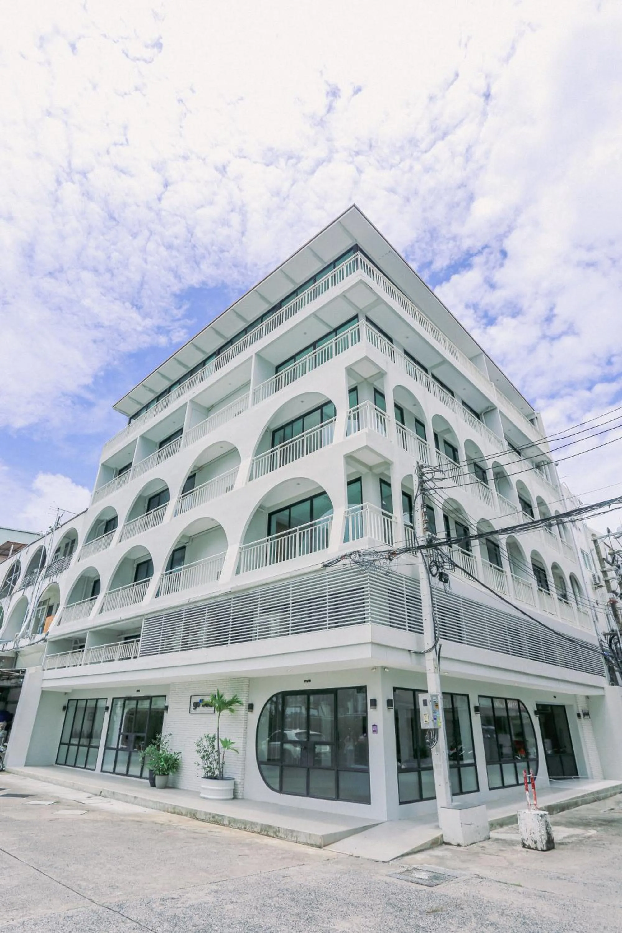 Property building in Go2bed Pattaya Hotel