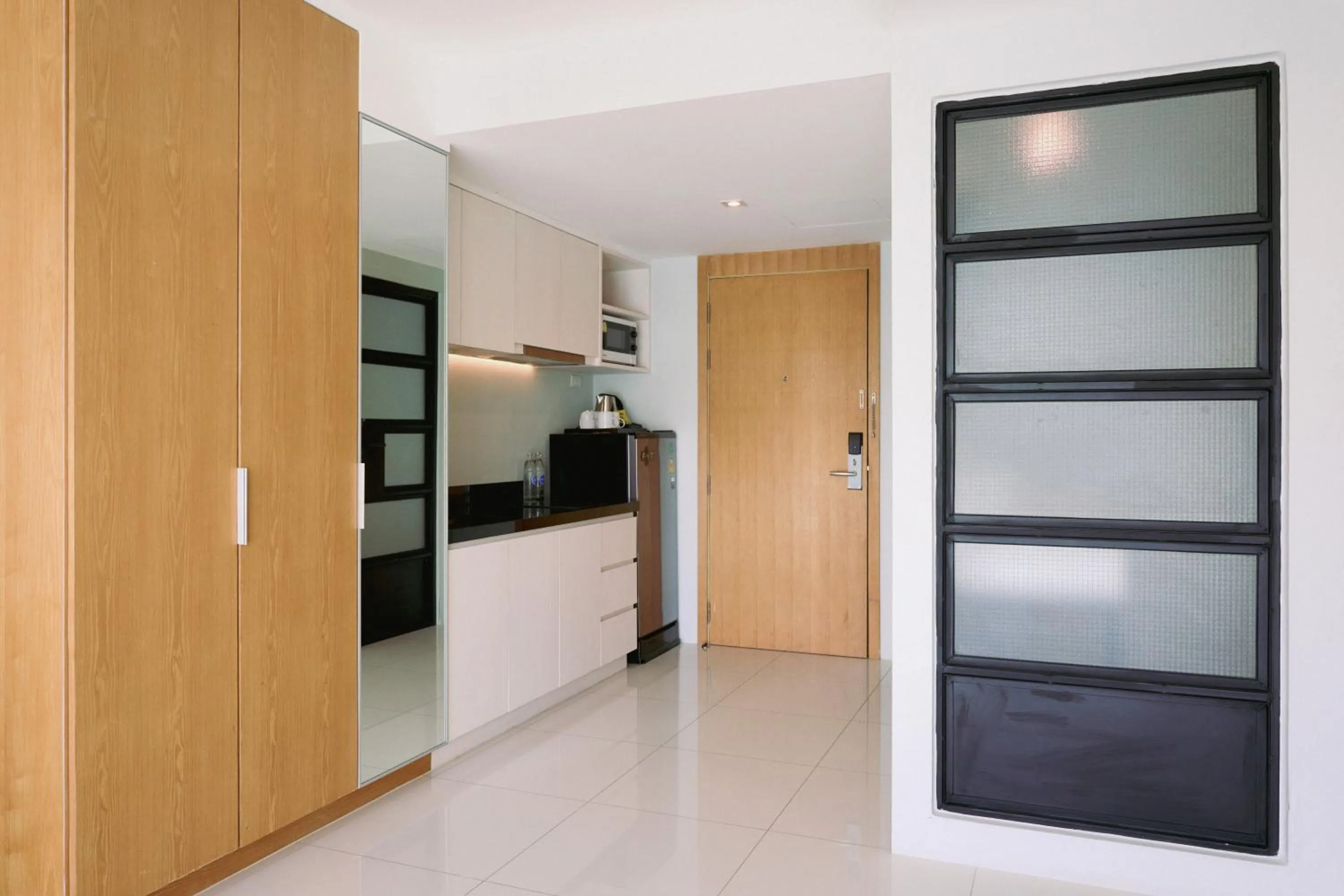Kitchen or kitchenette in Go2bed Pattaya Hotel