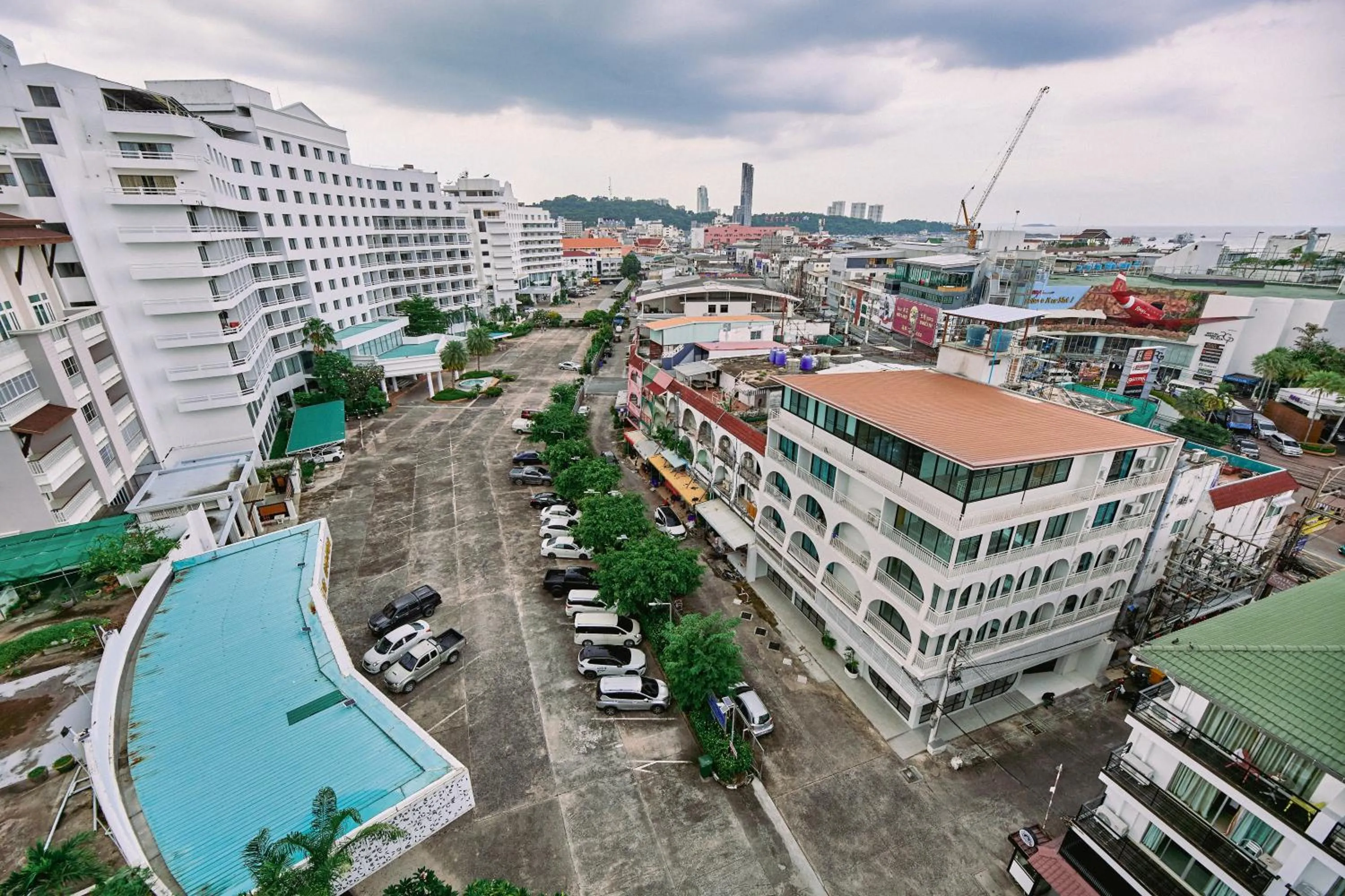 Parking in Go2bed Pattaya Hotel