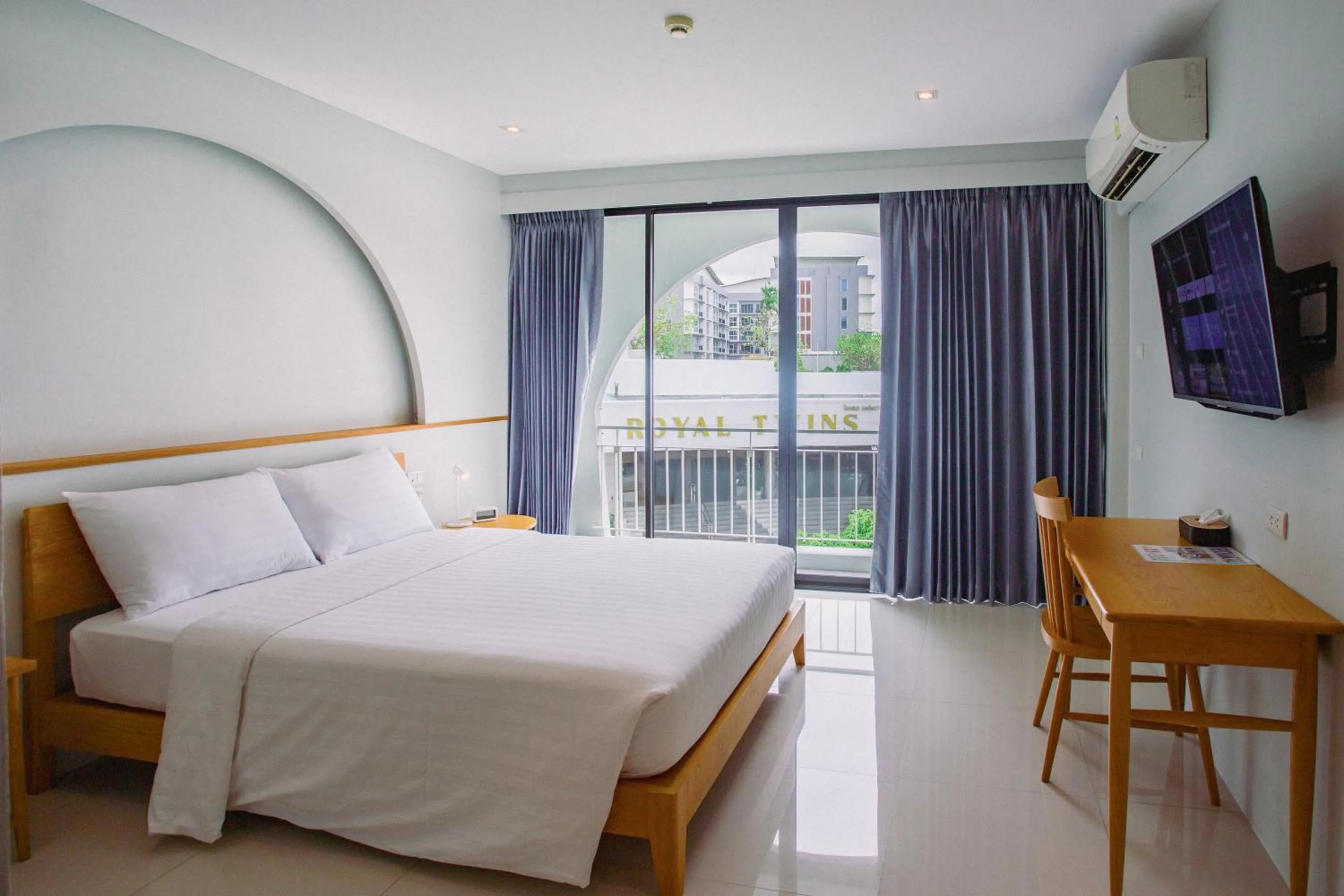 TV and multimedia, Bed in Go2bed Pattaya Hotel