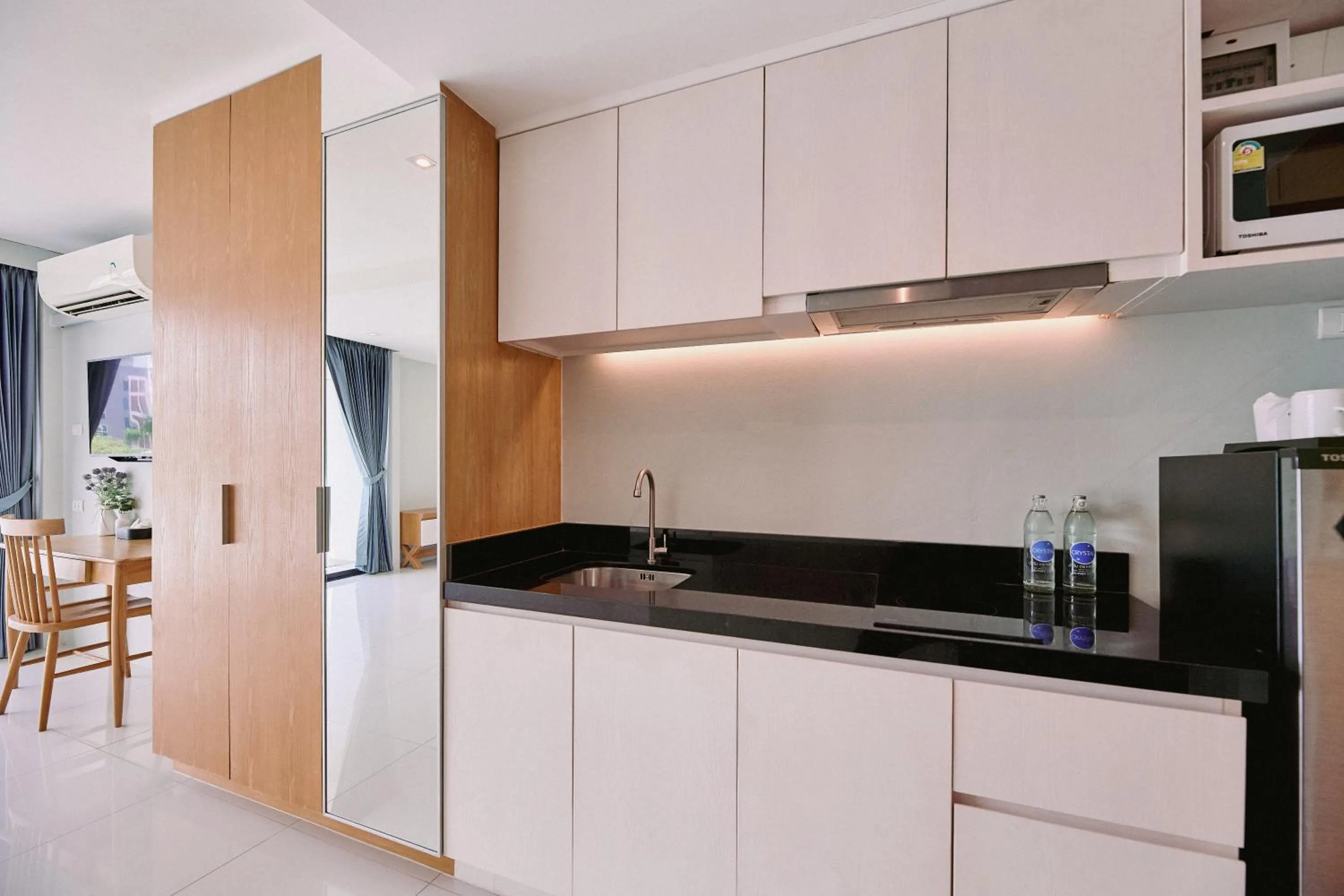 Kitchen or kitchenette in Go2bed Pattaya Hotel