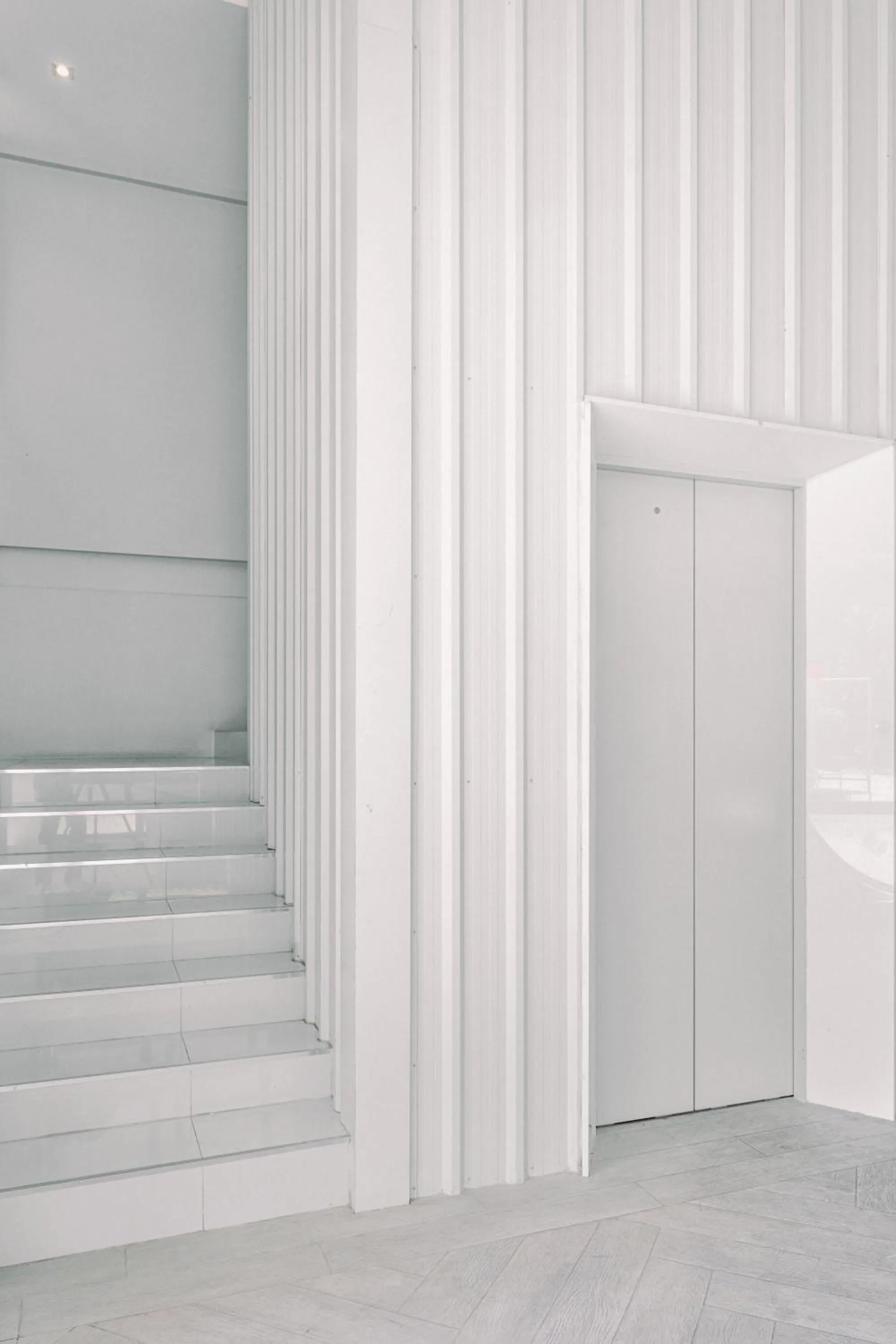 elevator in Go2bed Pattaya Hotel