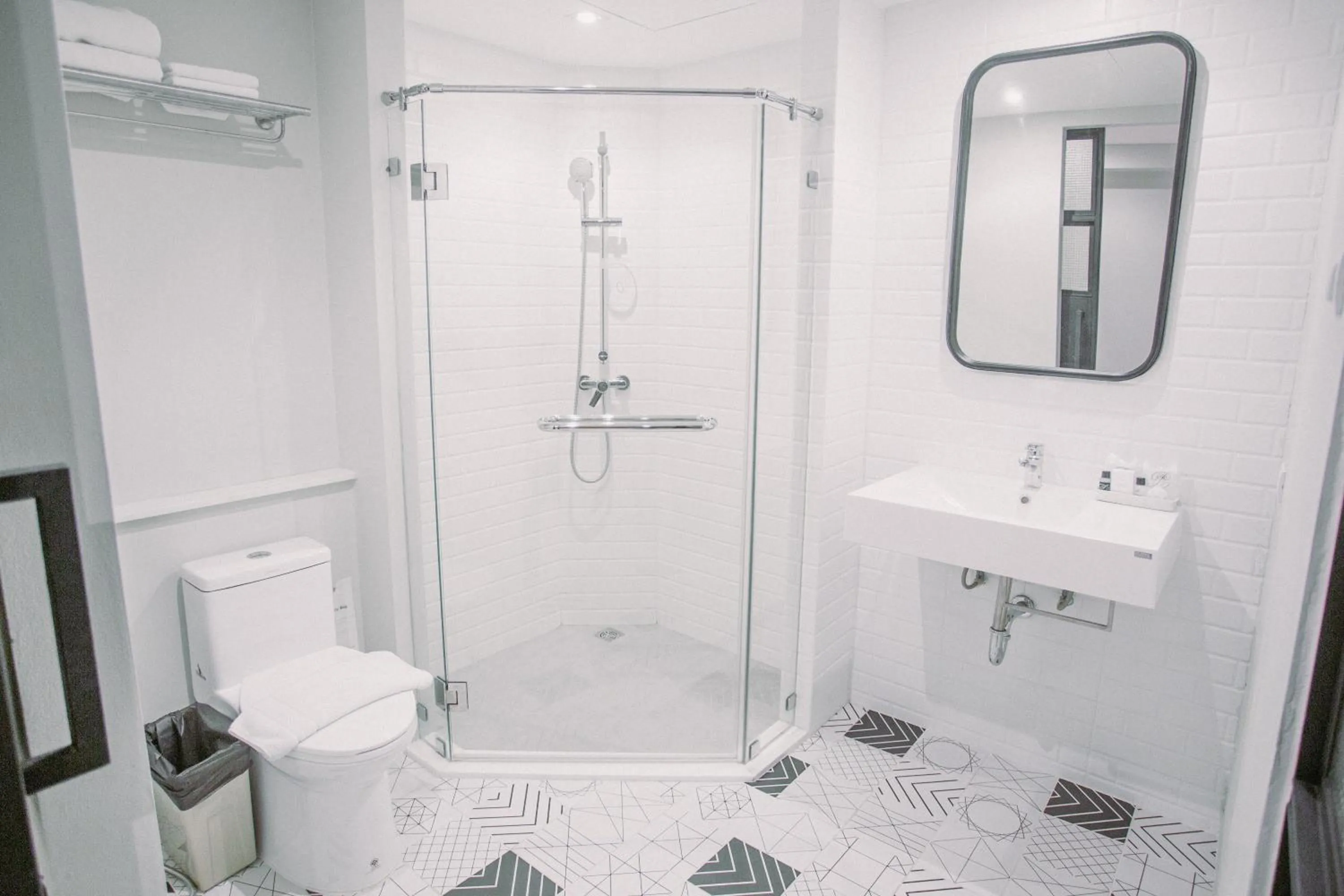 Shower in Go2bed Pattaya Hotel
