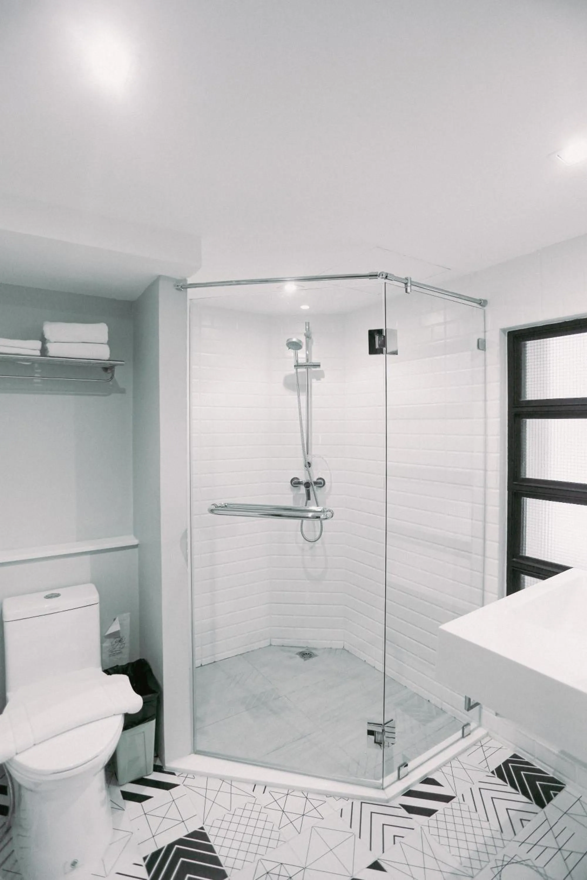 Shower in Go2bed Pattaya Hotel