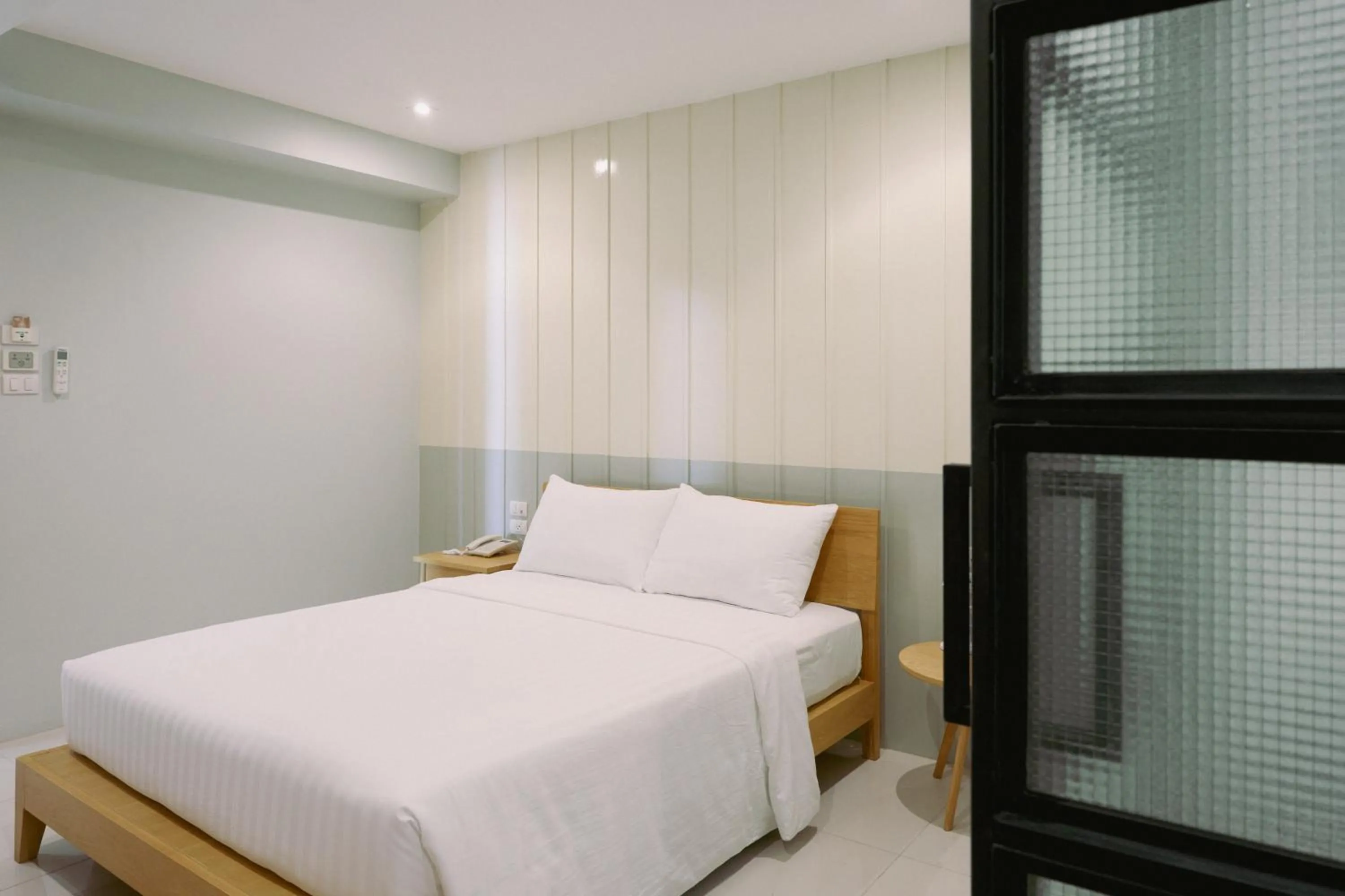Bedroom, Bed in Go2bed Pattaya Hotel