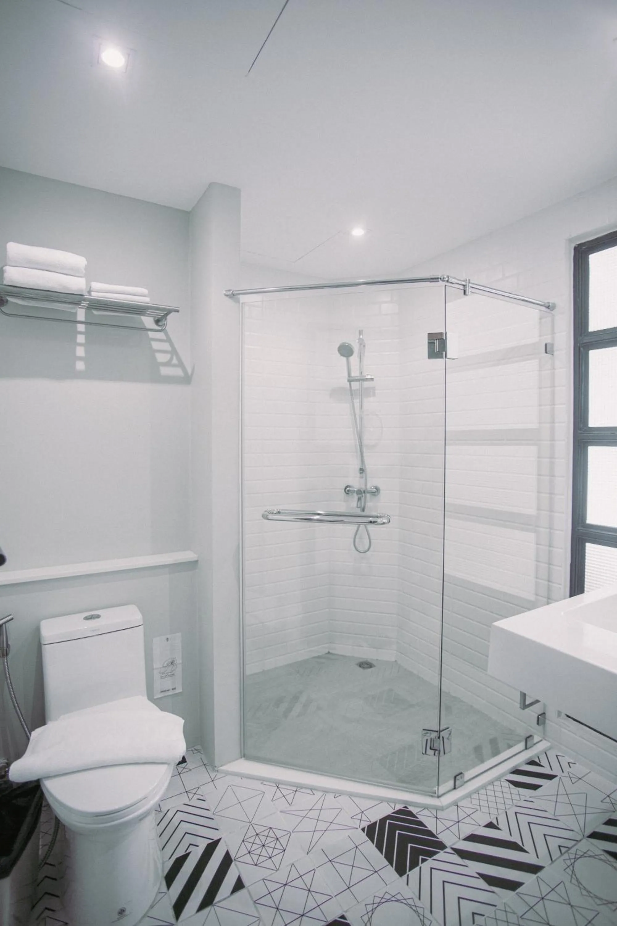 Shower in Go2bed Pattaya Hotel