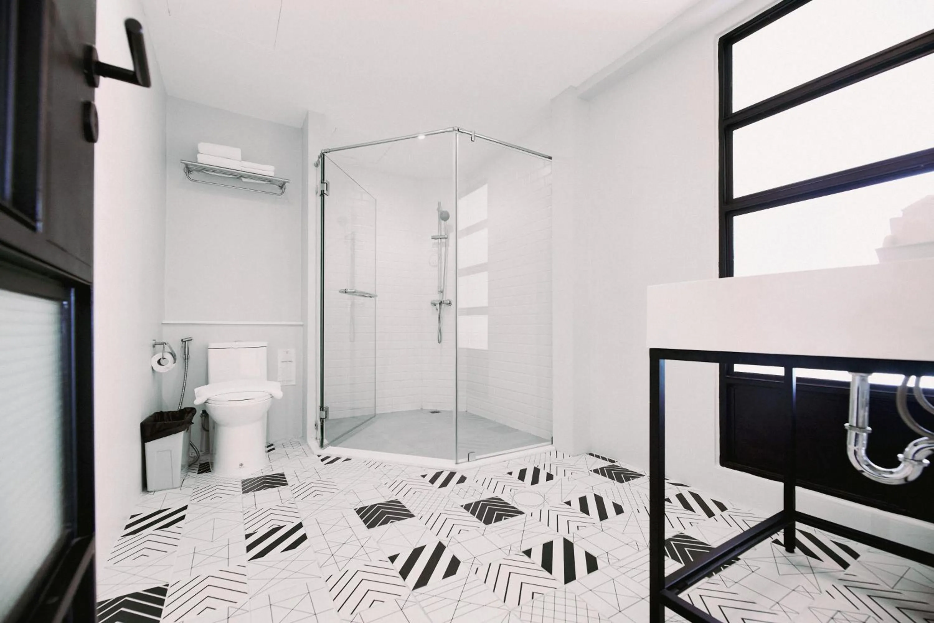 Shower in Go2bed Pattaya Hotel