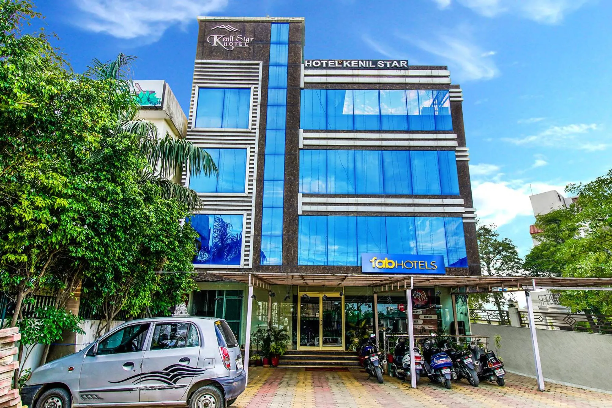 Property building in Hotel Kenil Star