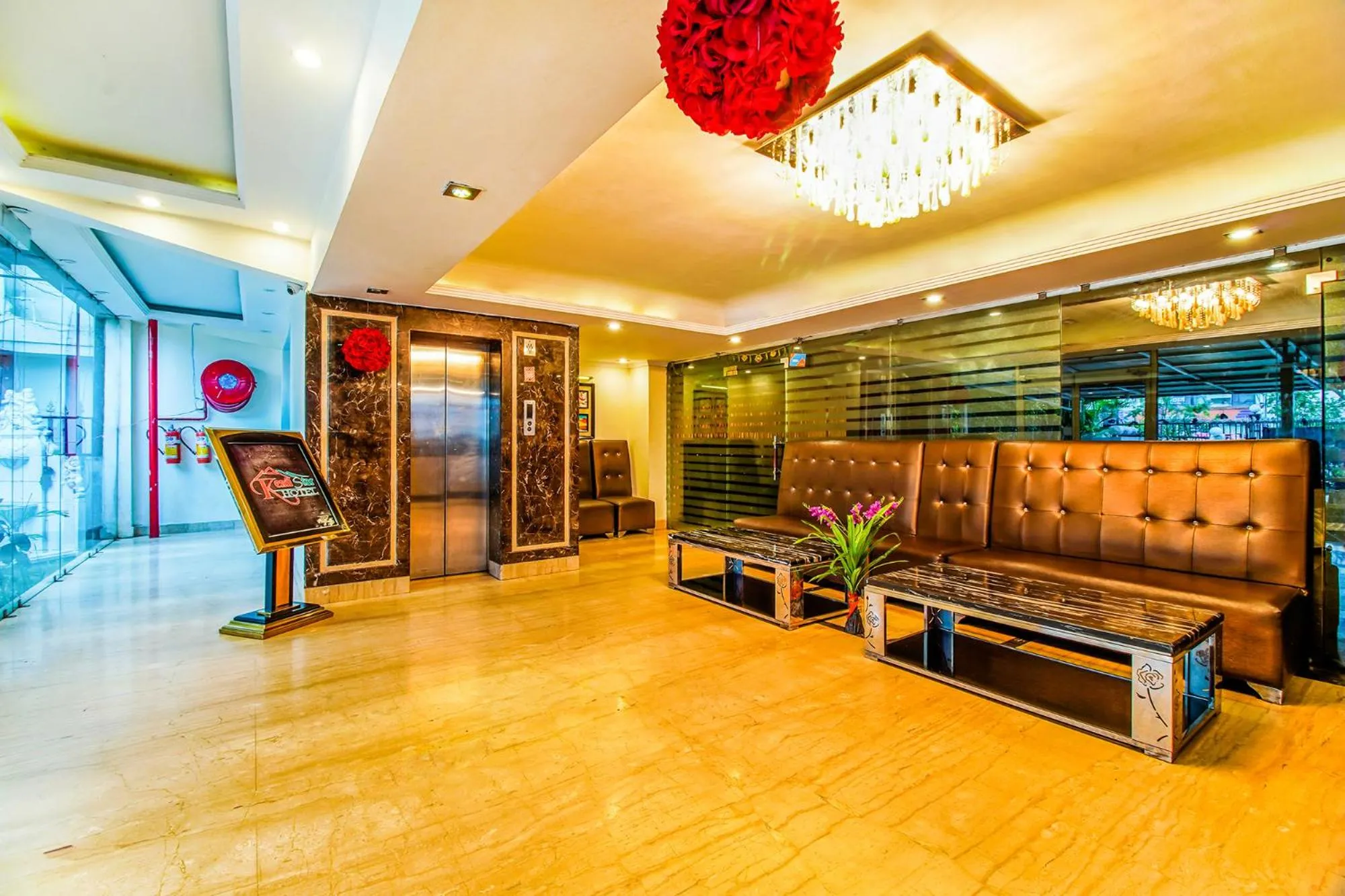 Seating area in Hotel Kenil Star