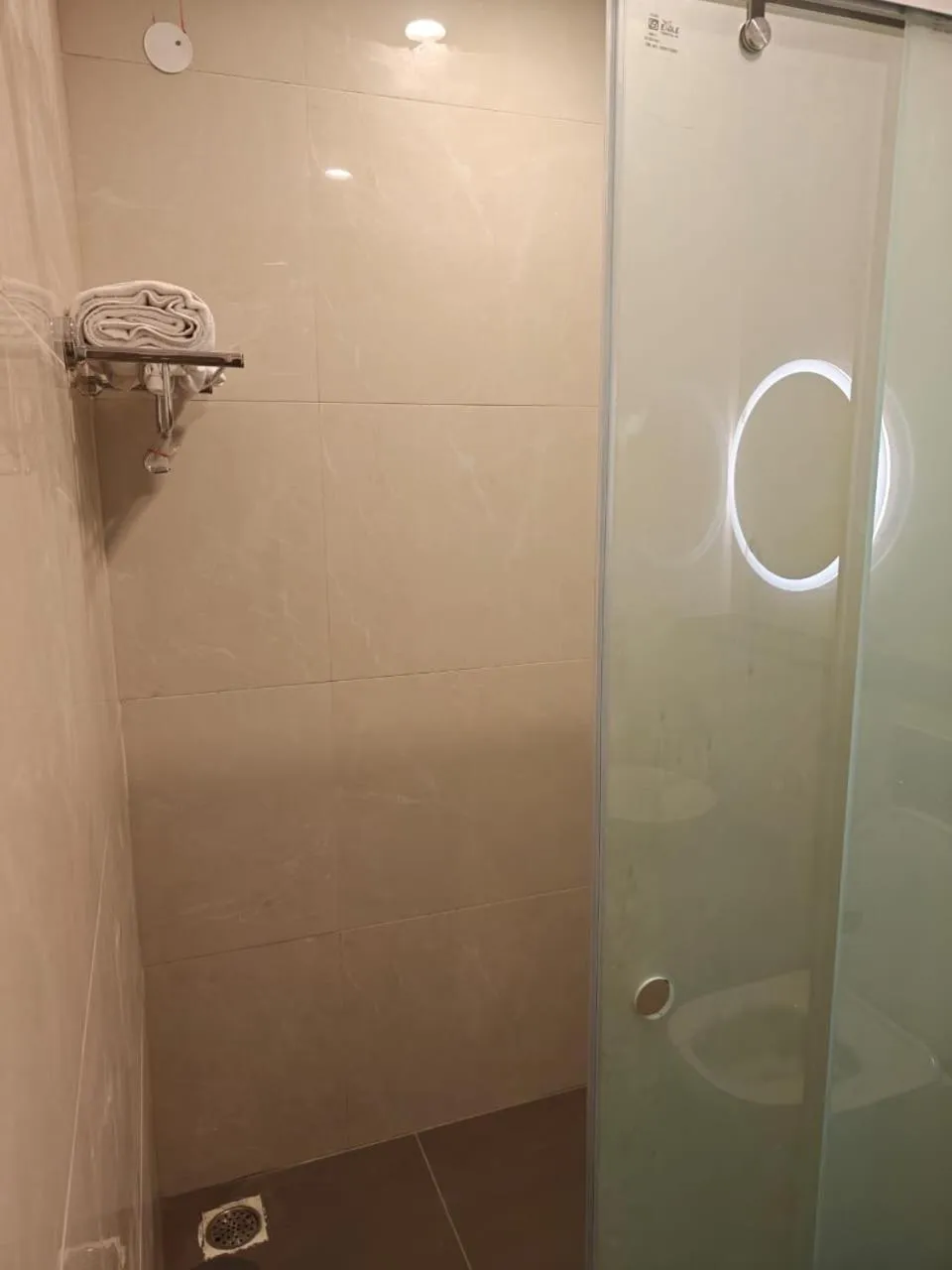 Shower in Hotel Diyanvi
