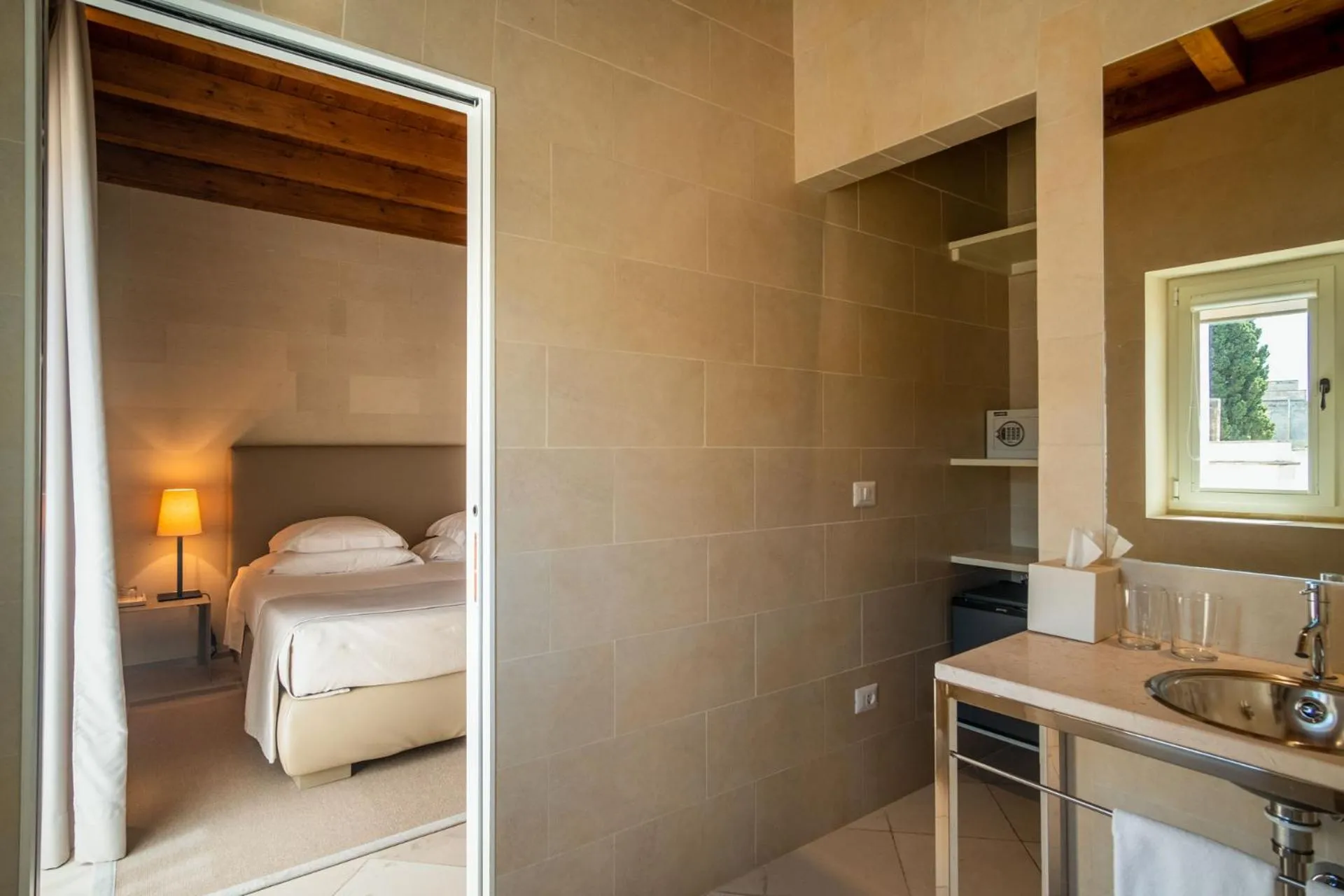 Bathroom, Bed in La Fiermontina Luxury Home Hotel