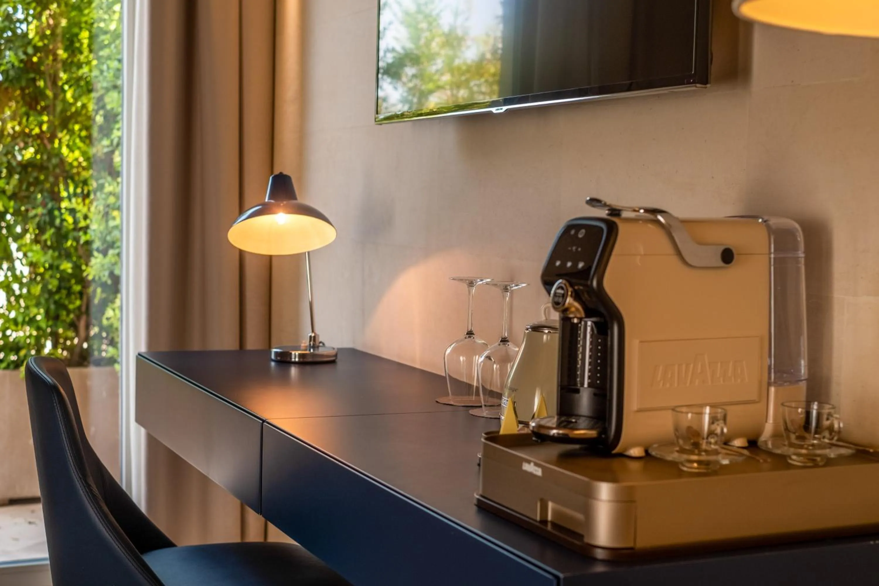 Coffee/tea facilities in La Fiermontina Luxury Home Hotel