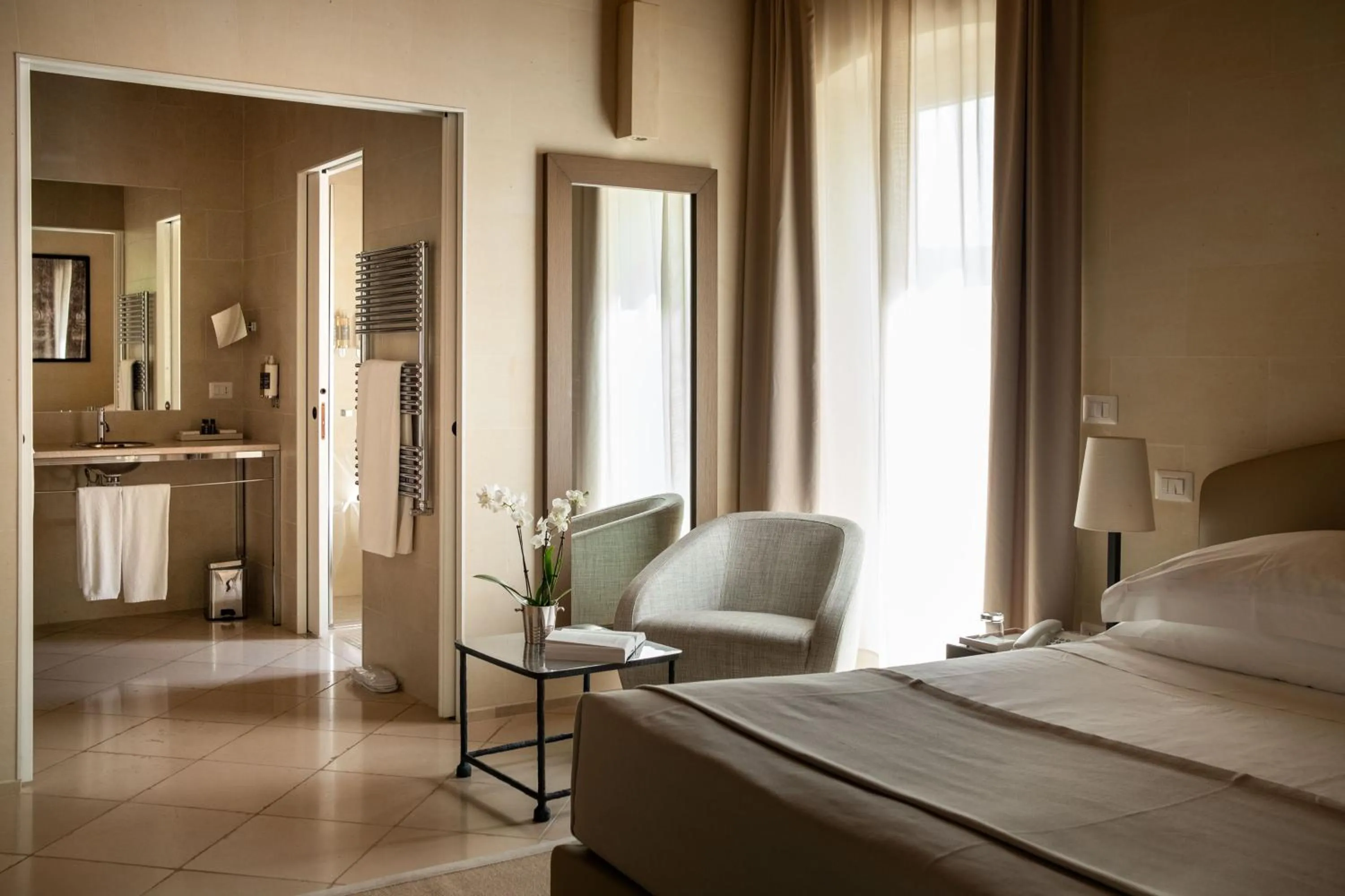 Bathroom, Bed in La Fiermontina Luxury Home Hotel