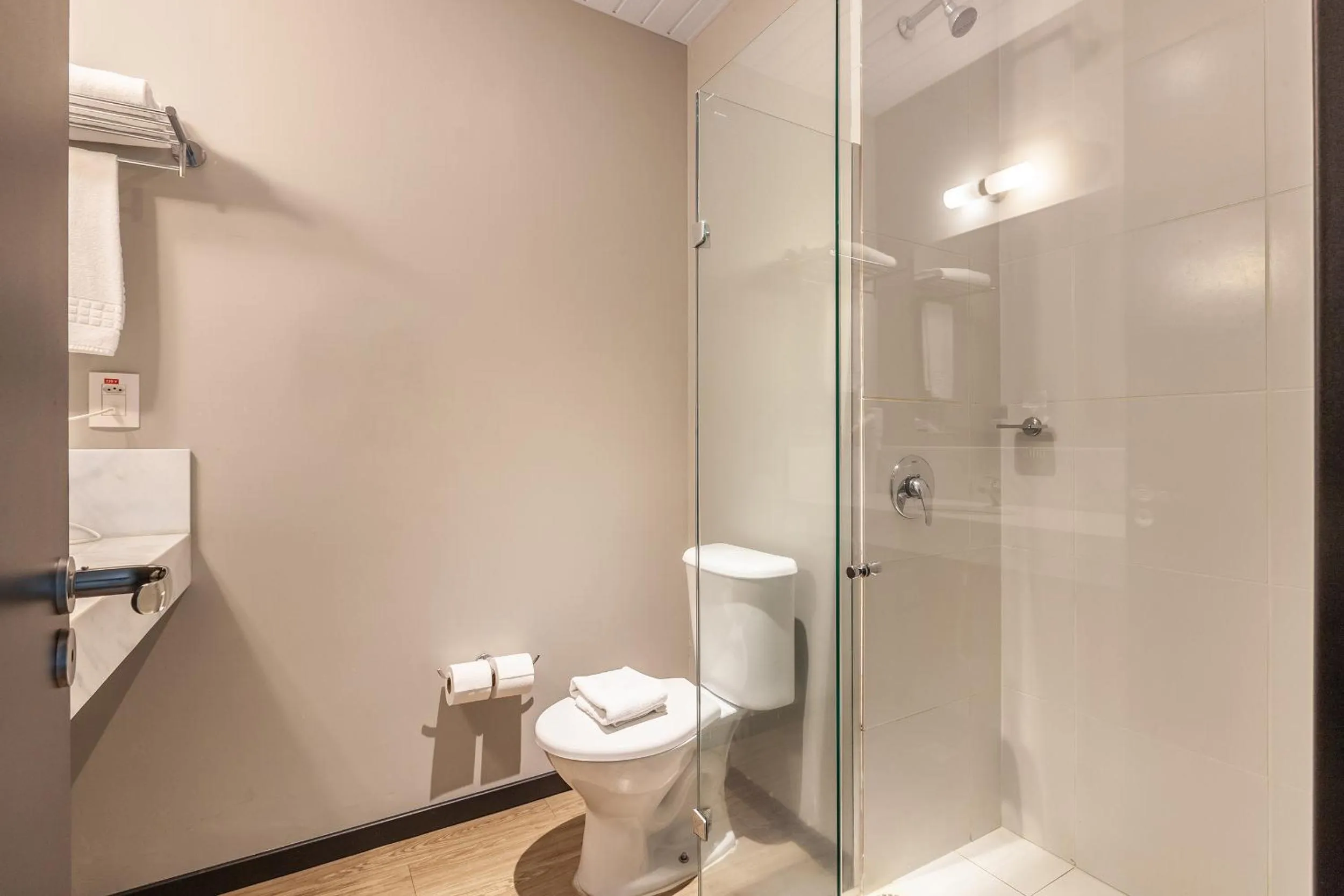 Toilet in Tri Hotel Executive Lajeado