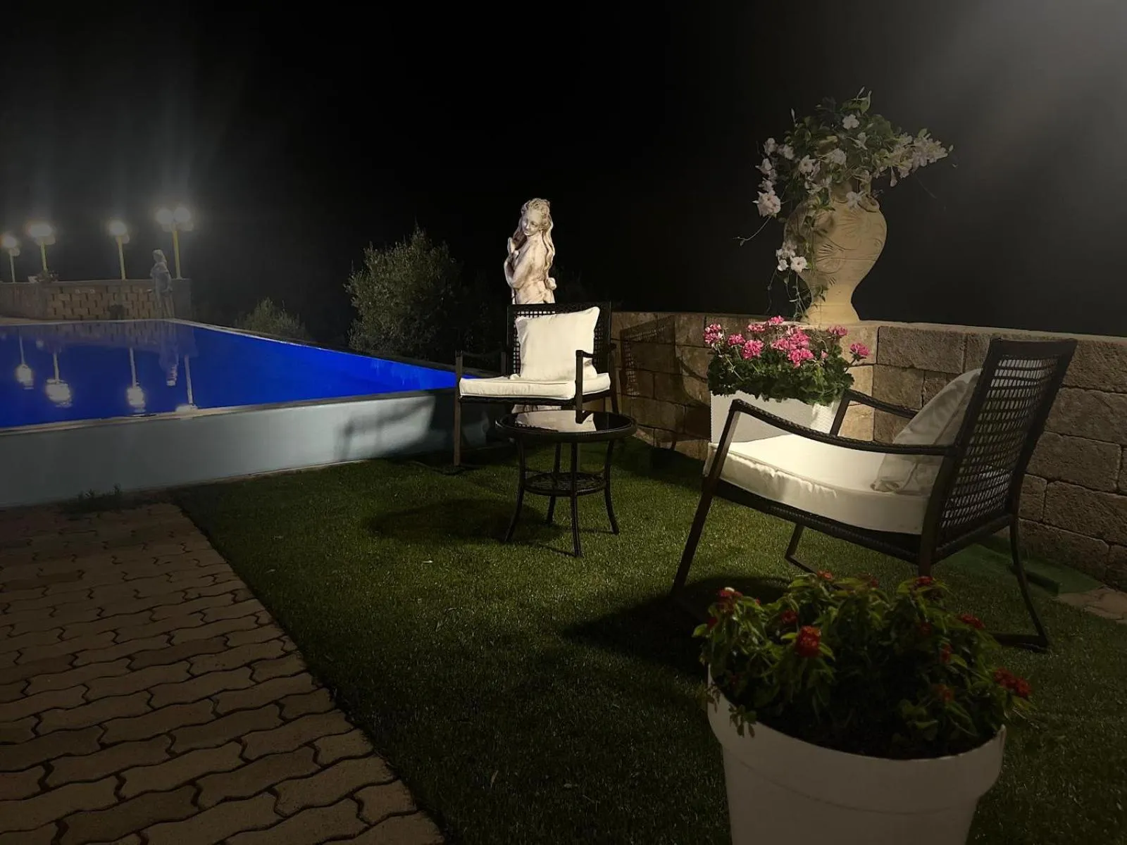 Swimming pool in Green Park Hotel & Residence