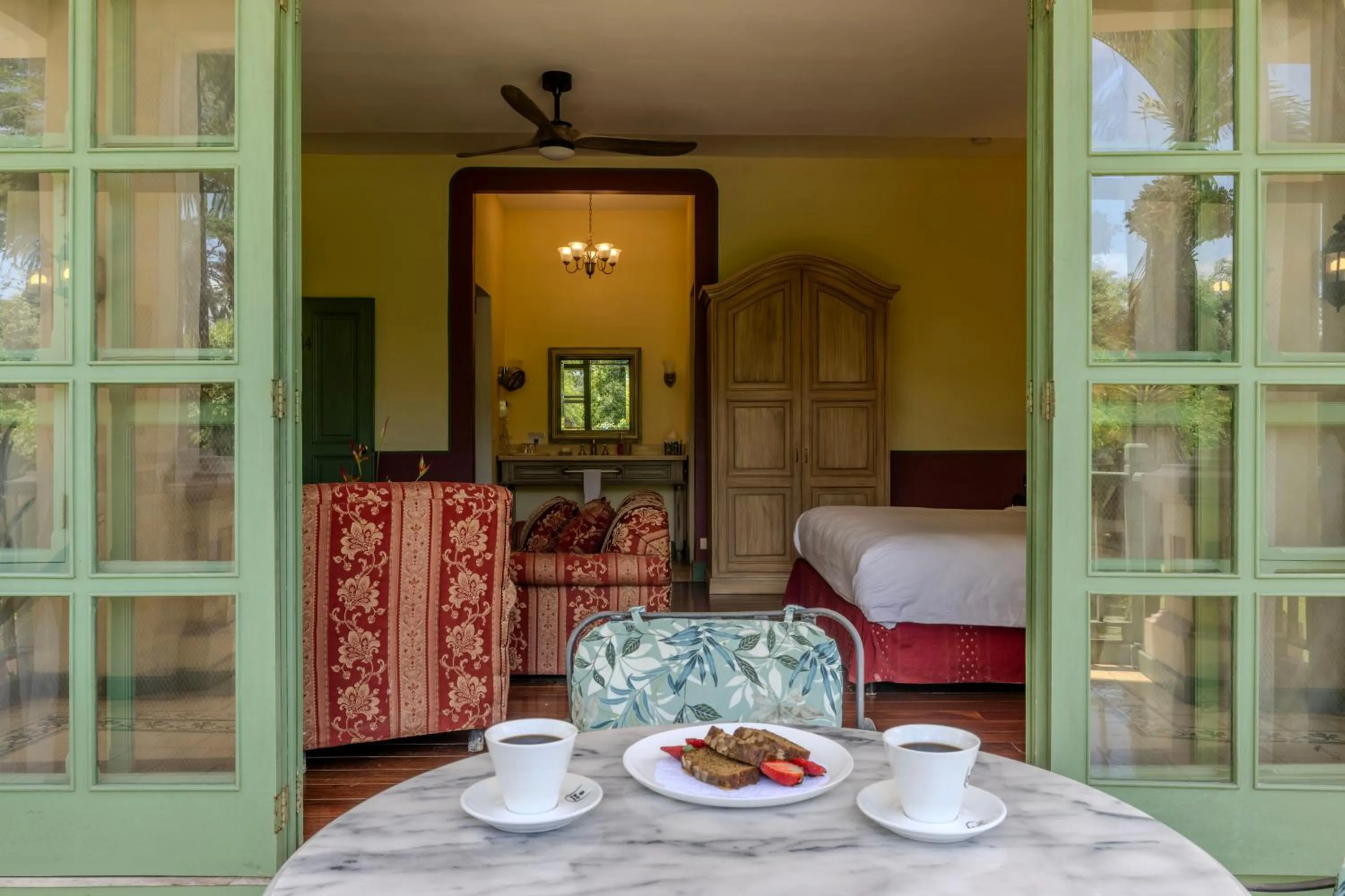 Balcony/Terrace, Bed in Hotel Casa Turire