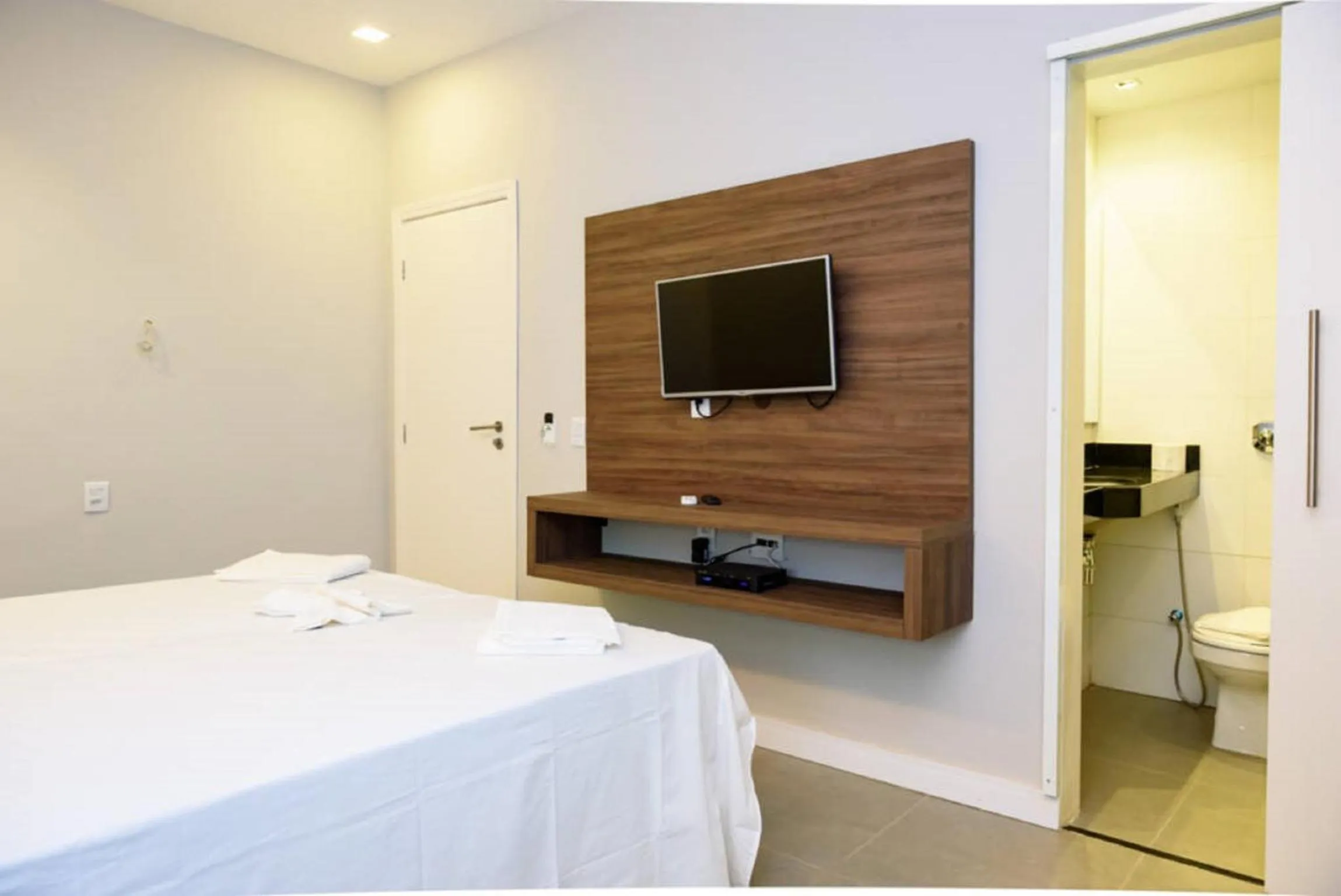 TV and multimedia, Bed in Icaraí Suítes