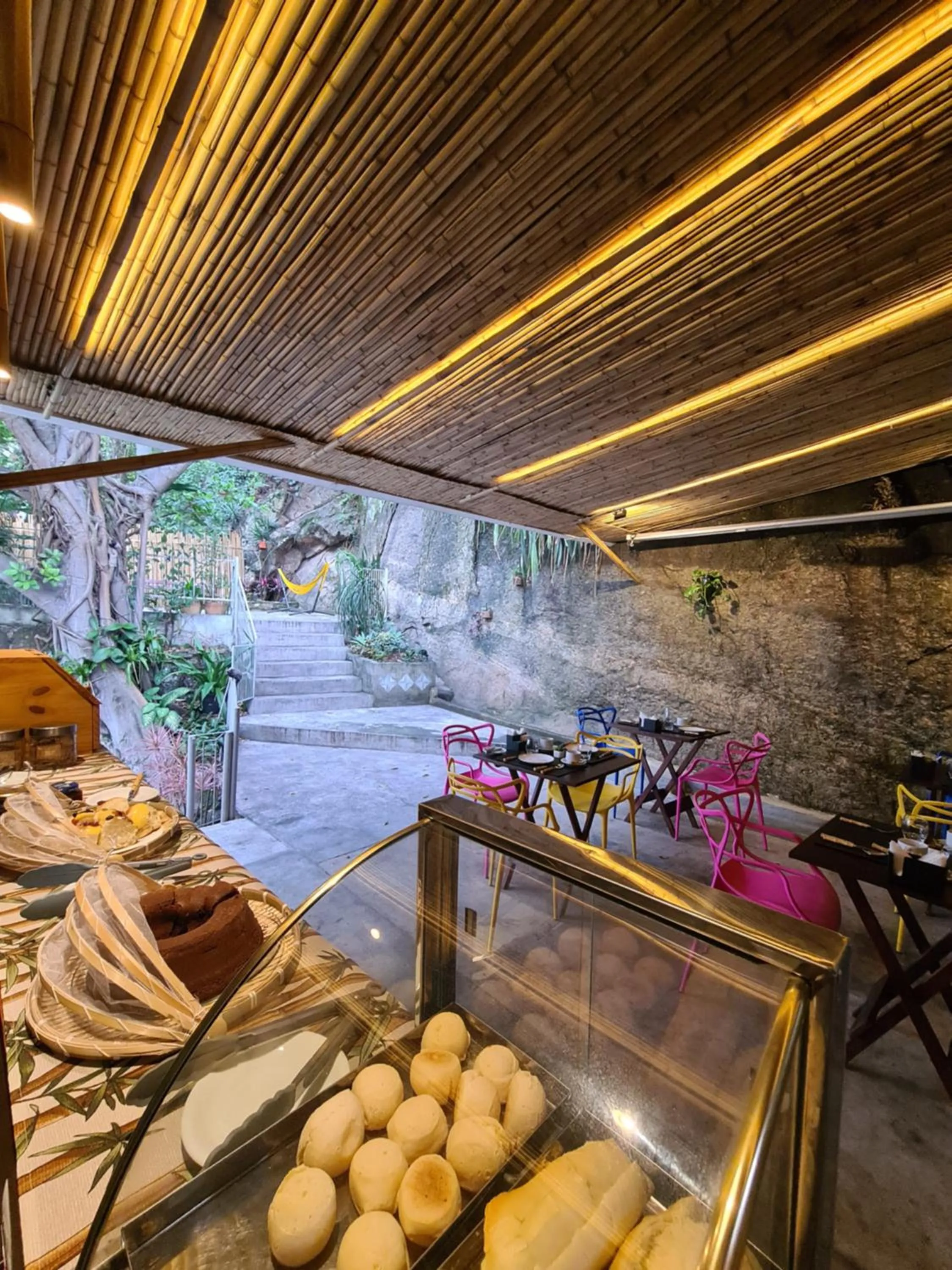 Buffet breakfast in Icaraí Suítes