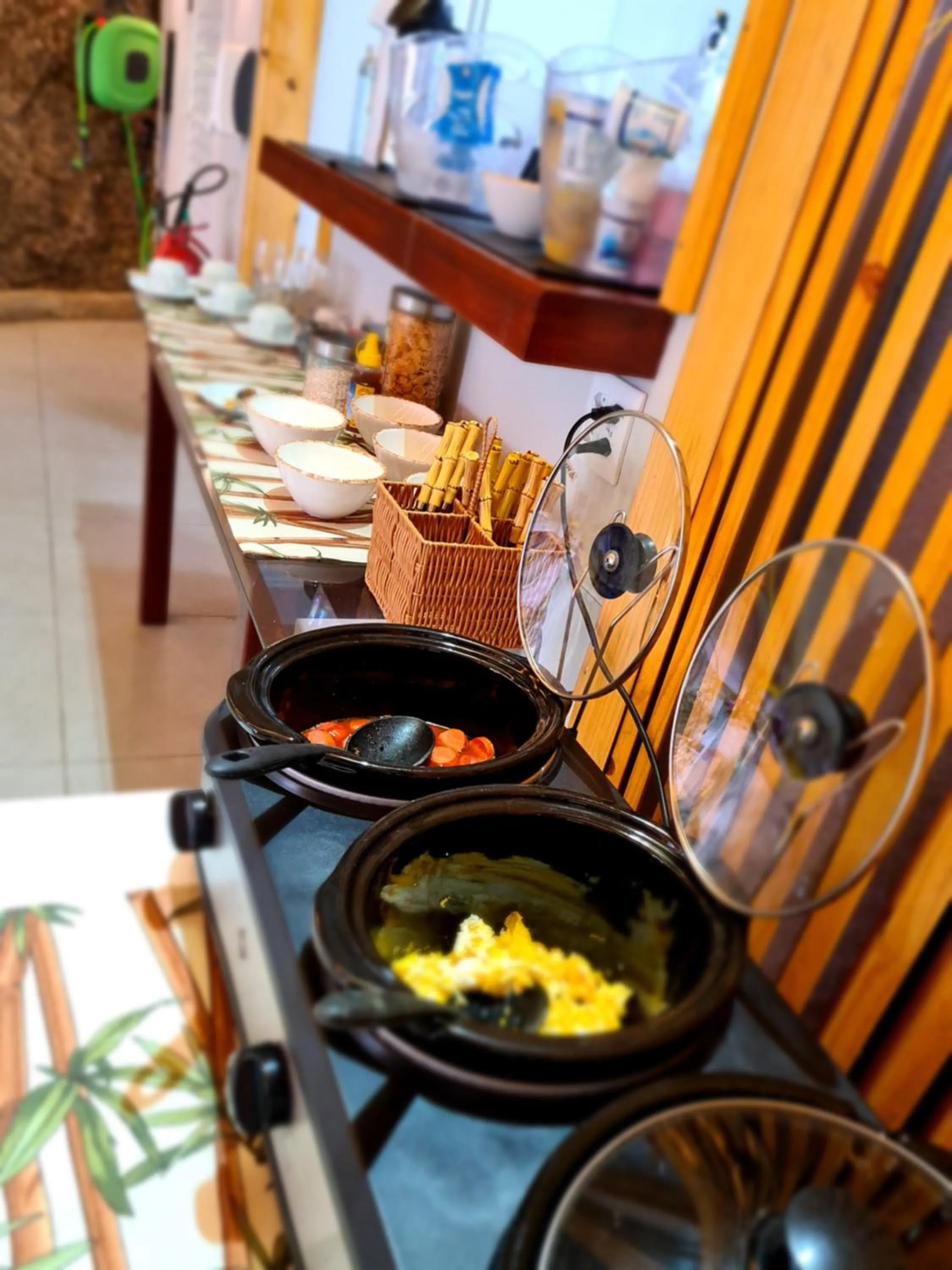 Buffet breakfast in Icaraí Suítes