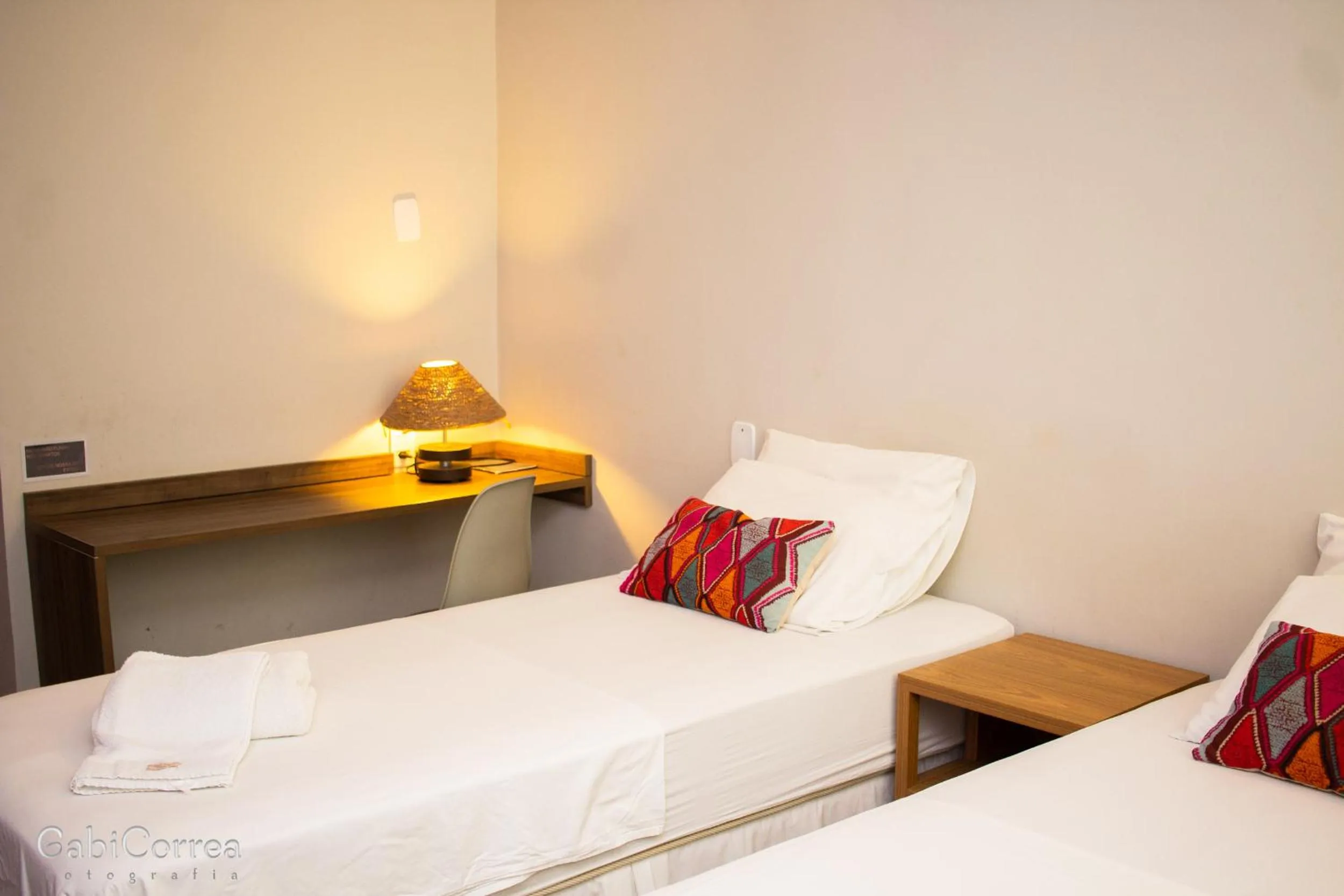 Photo of the whole room, Bed in Icaraí Suítes