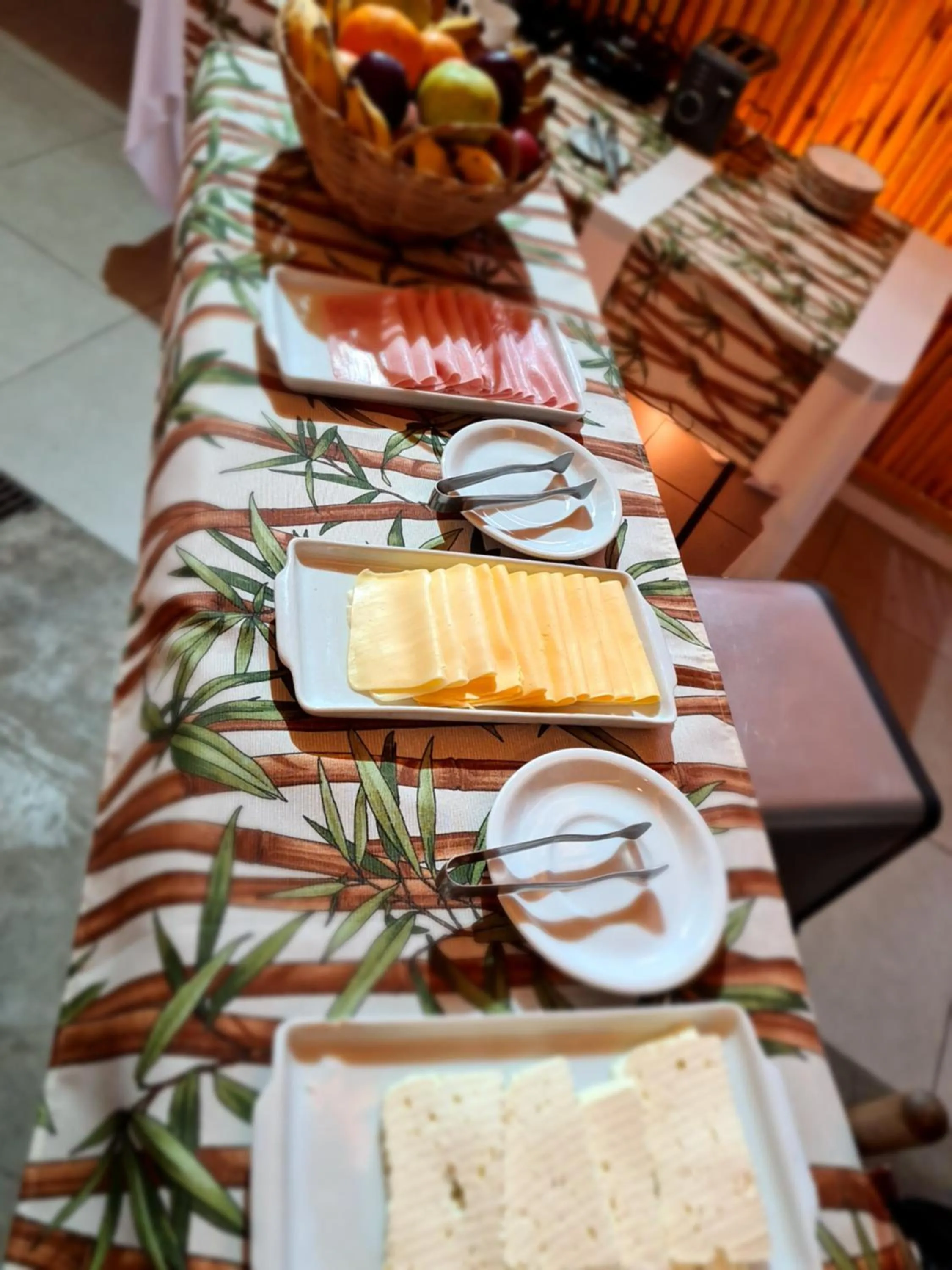 Buffet breakfast in Icaraí Suítes