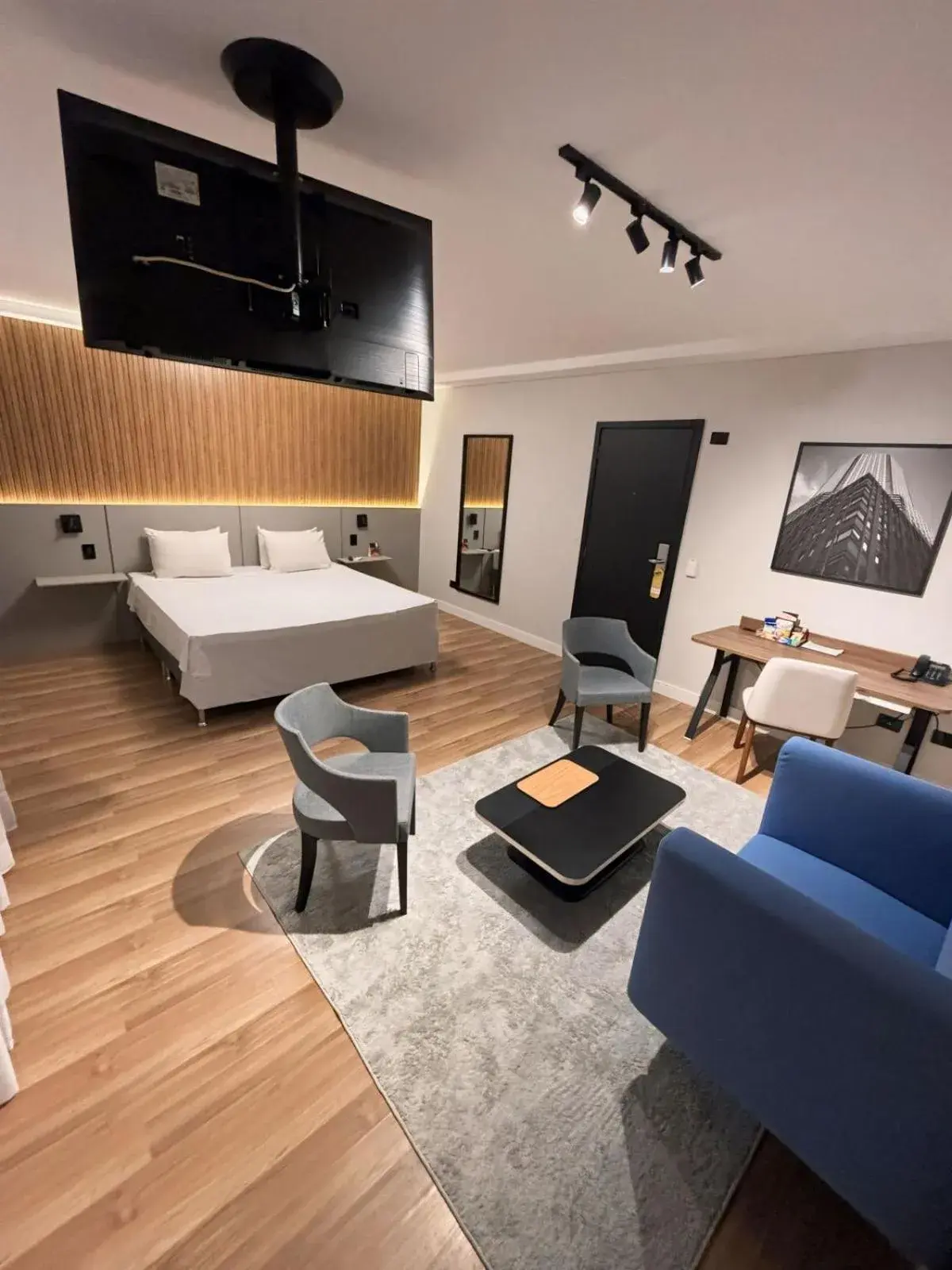 Executive Suite in Summit Hotel Monaco Executive Suite in Summit Hotel Monaco