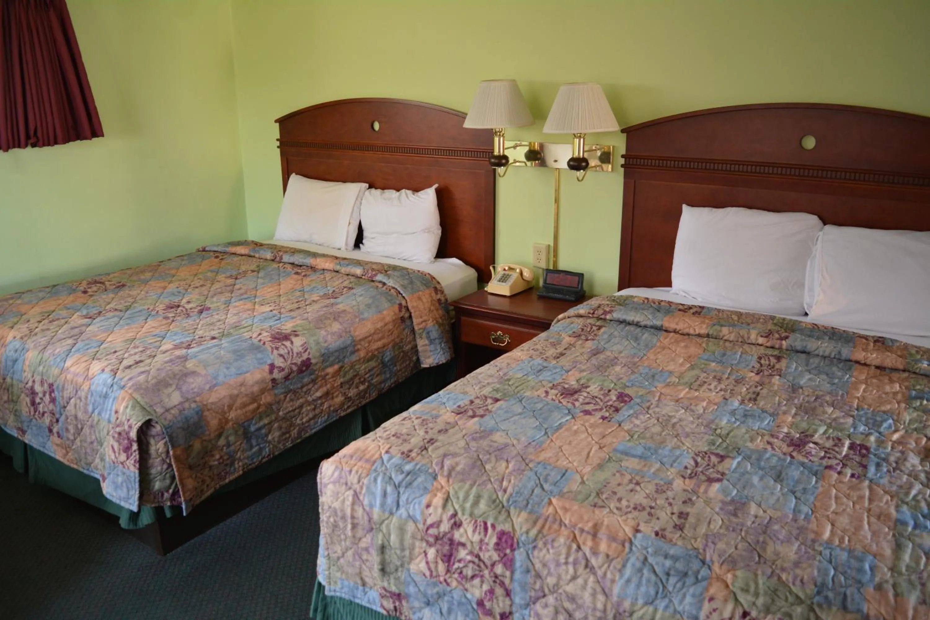 Bed in WYE Motor Lodge Duncansville - Altoona