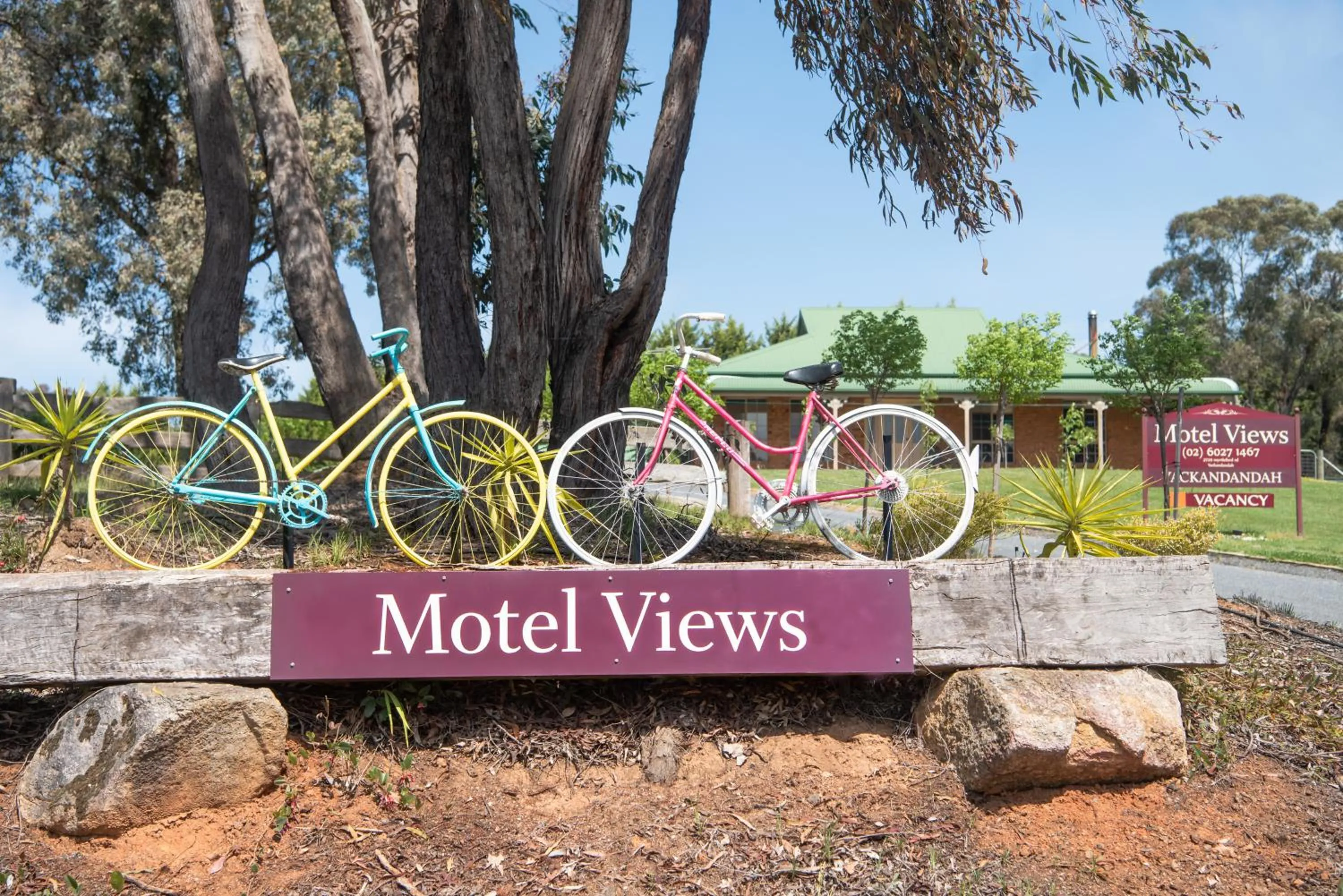 Property logo or sign in Motel Views Yackandandah