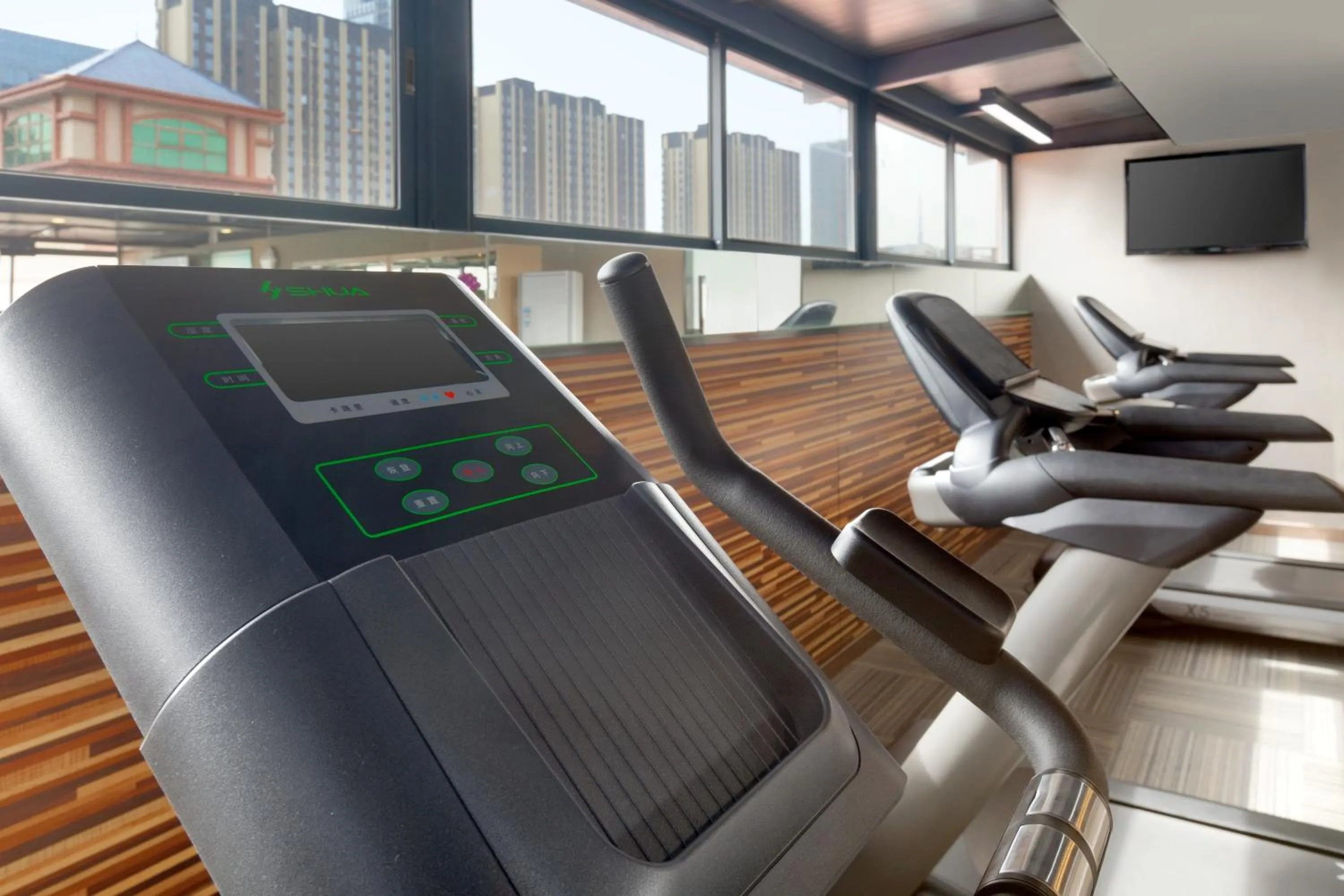 Fitness centre/facilities in Ramada Foshan Hotel
