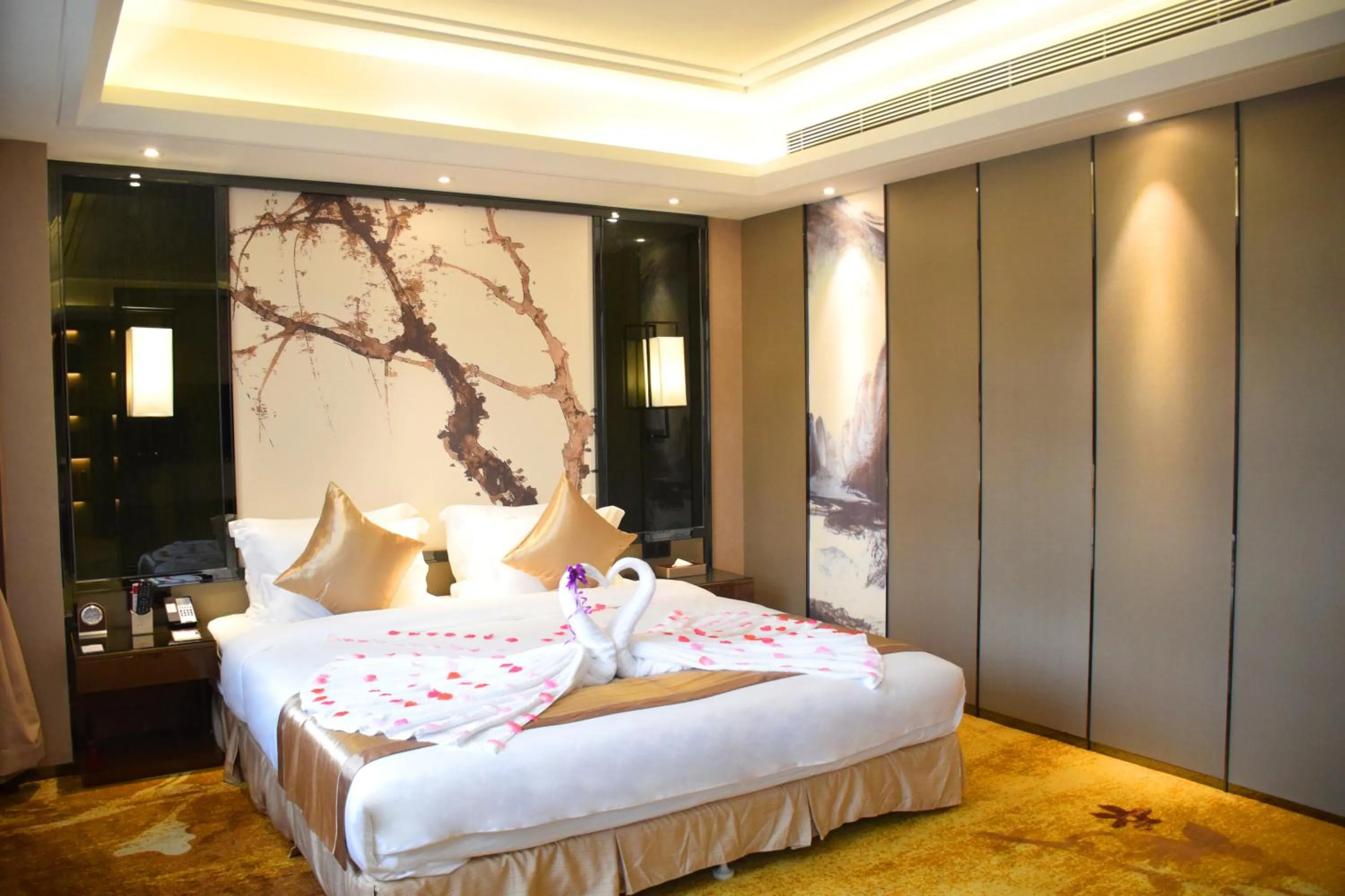 Bed in Ramada Foshan Hotel