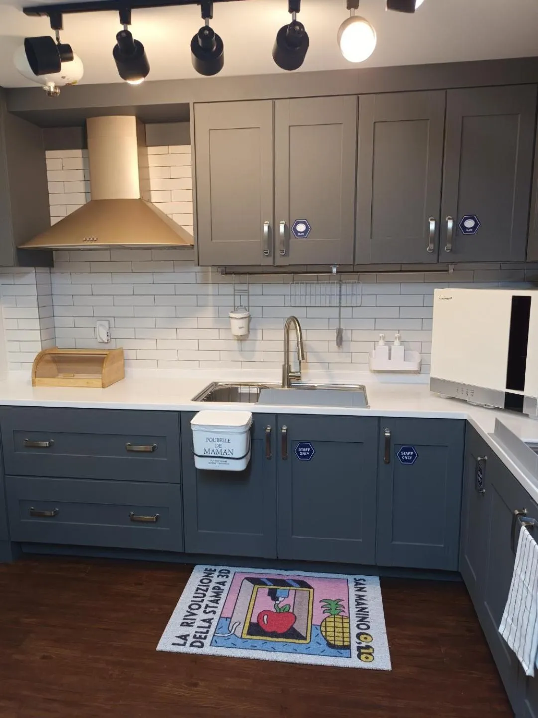 Kitchen or kitchenette in Elephant Hostel Nampo