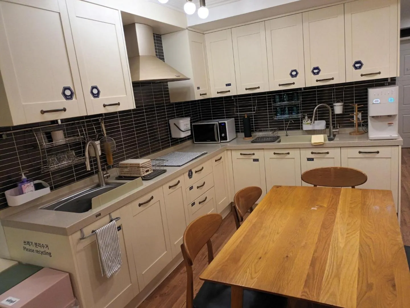 Kitchen or kitchenette in Elephant Hostel Nampo