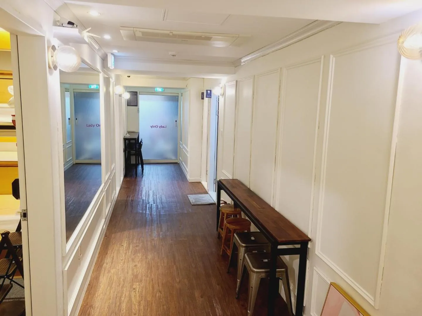 Business facilities in Elephant Hostel Nampo