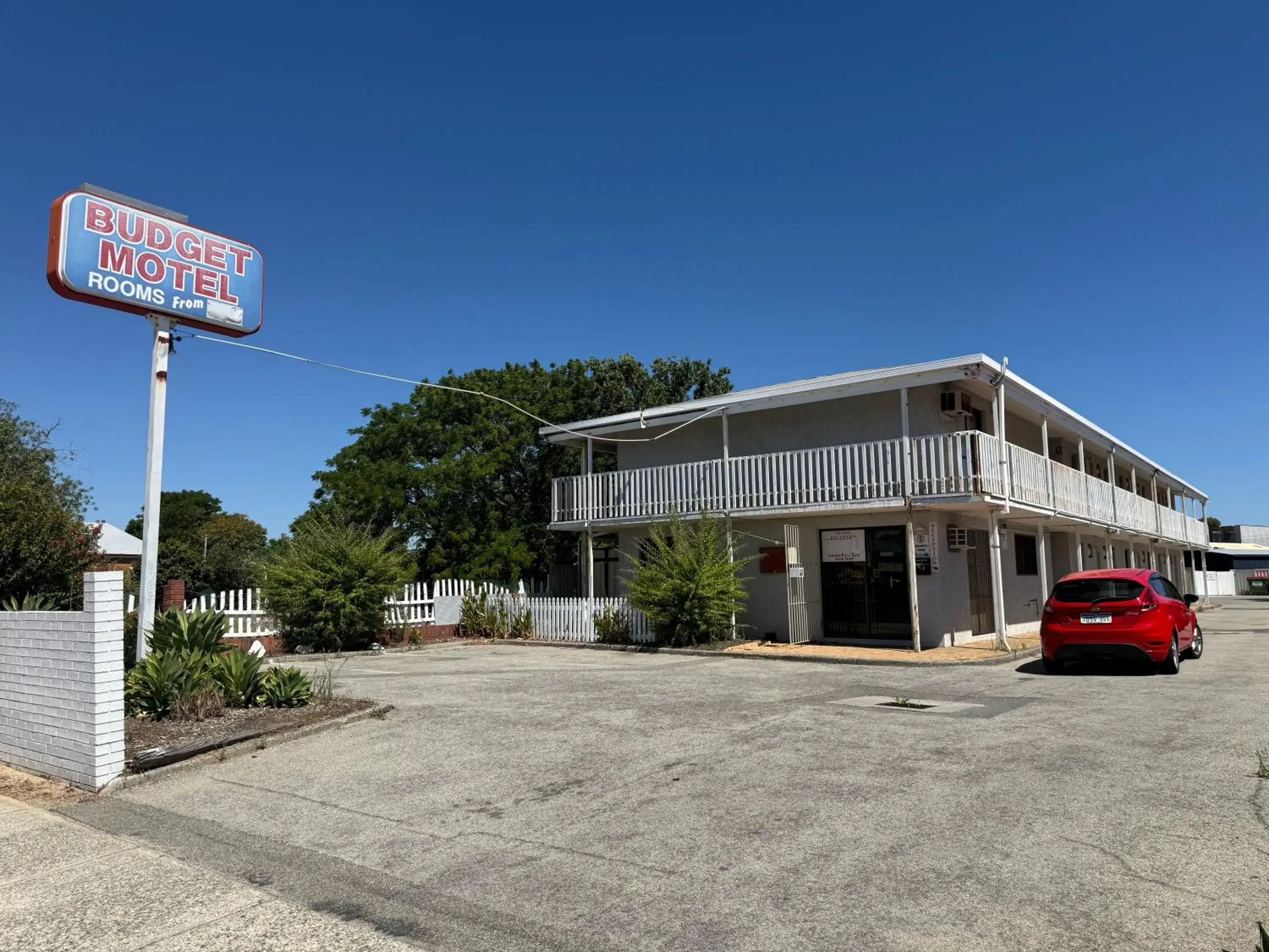 Property building in Budget Motel Property building in Budget Motel