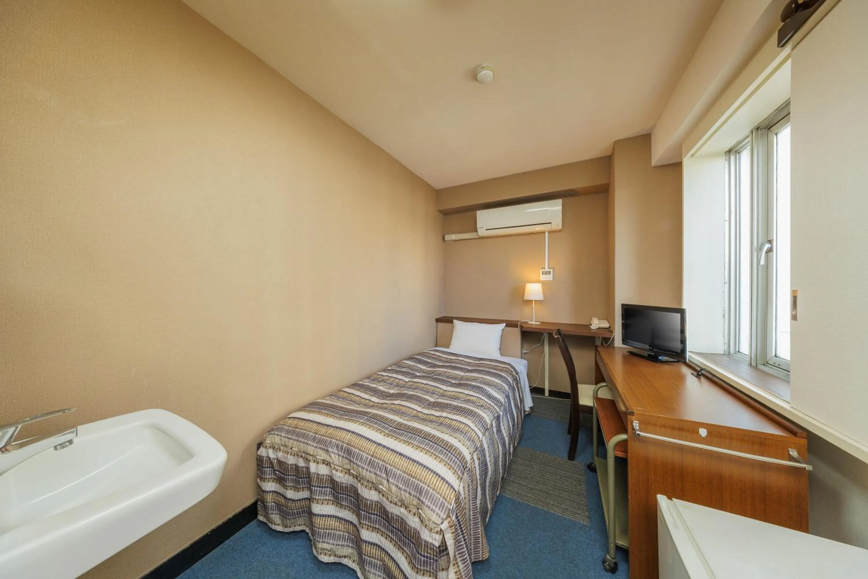 Single Room with Shared Bathroom - single occupancy in Mizusawa Green Hotel