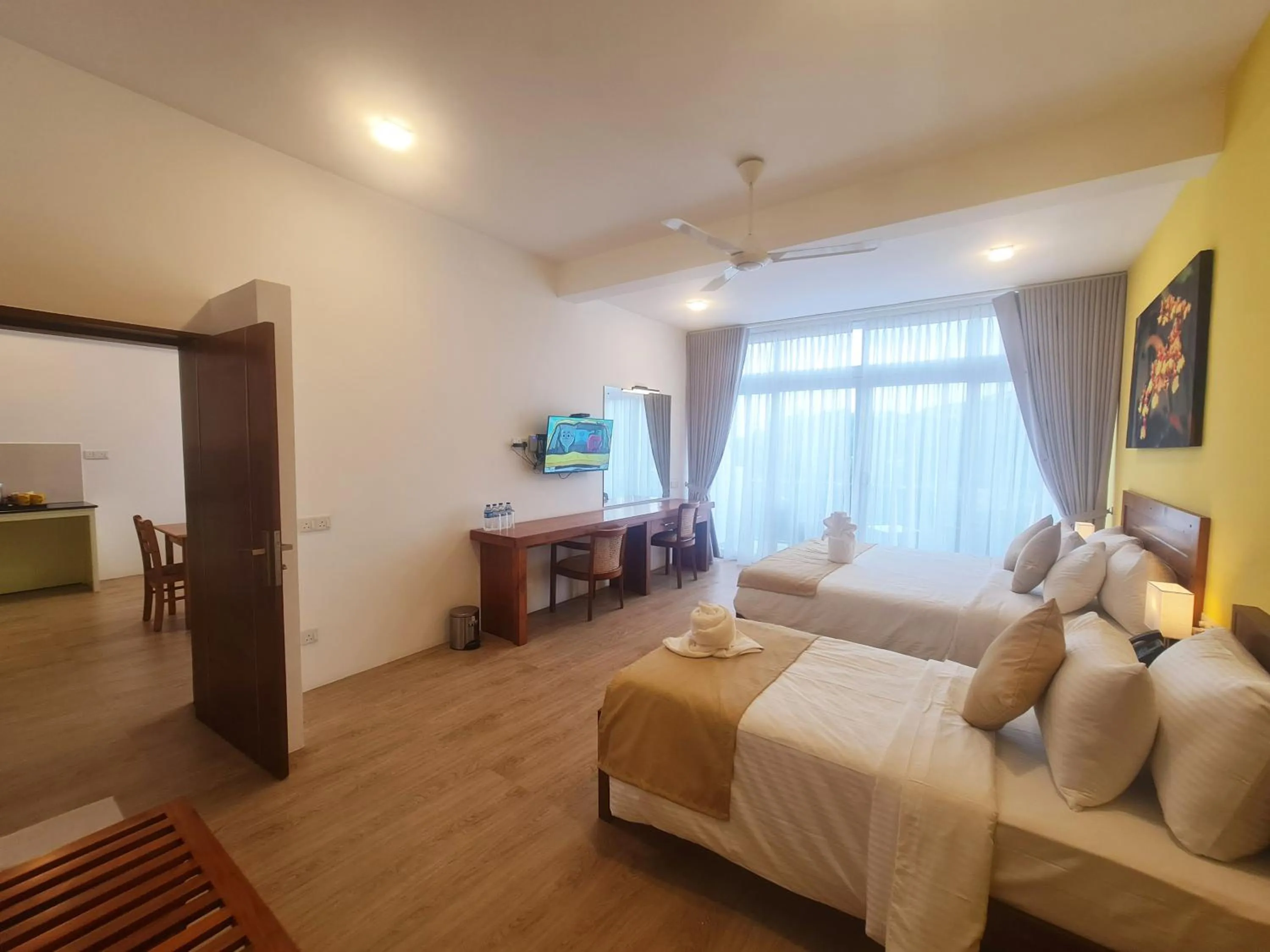 One-Bedroom Apartment with Balcony and Mountain View   in The Dorwin Heights