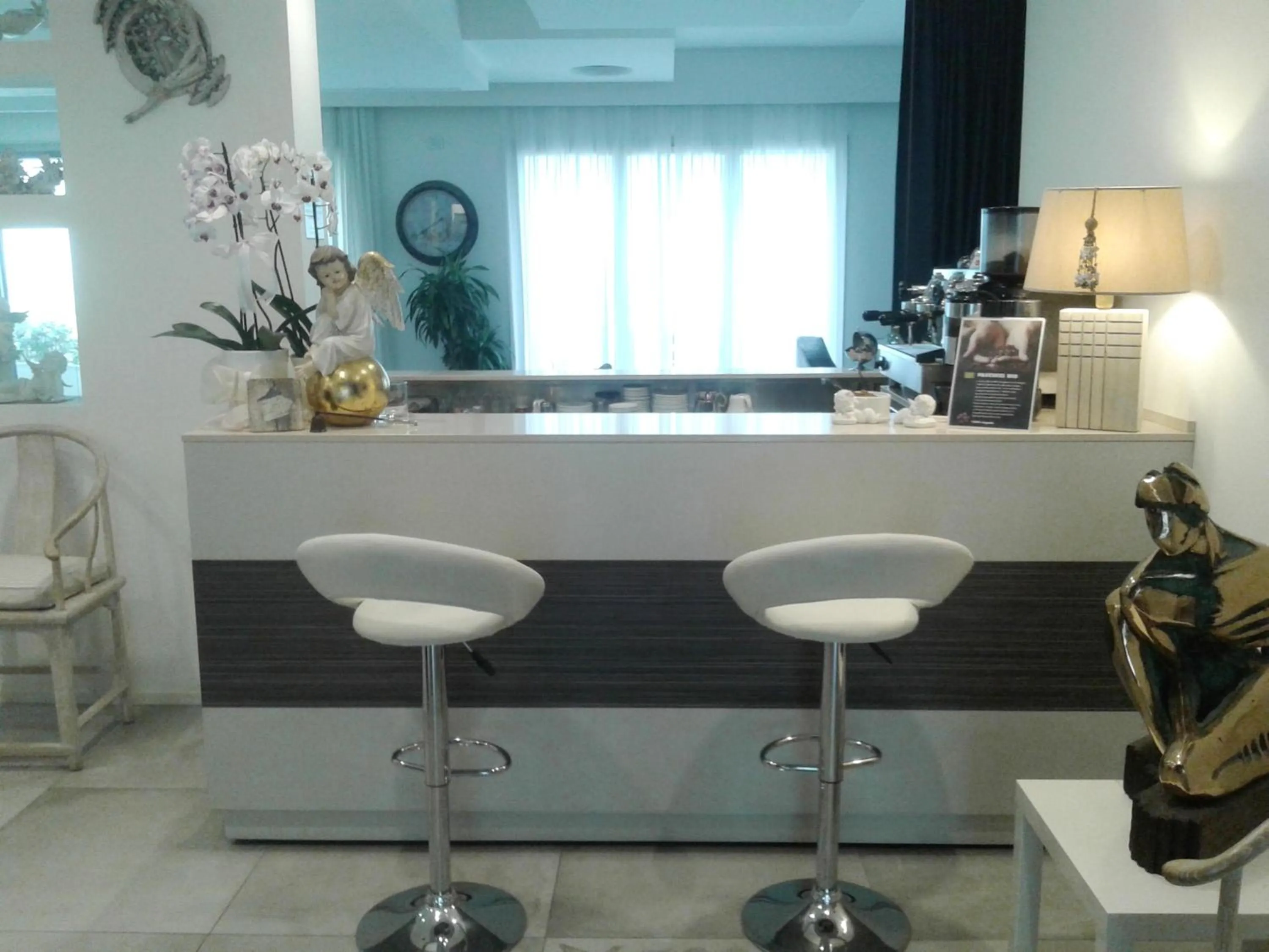 Lounge or bar in Hotel Madalù