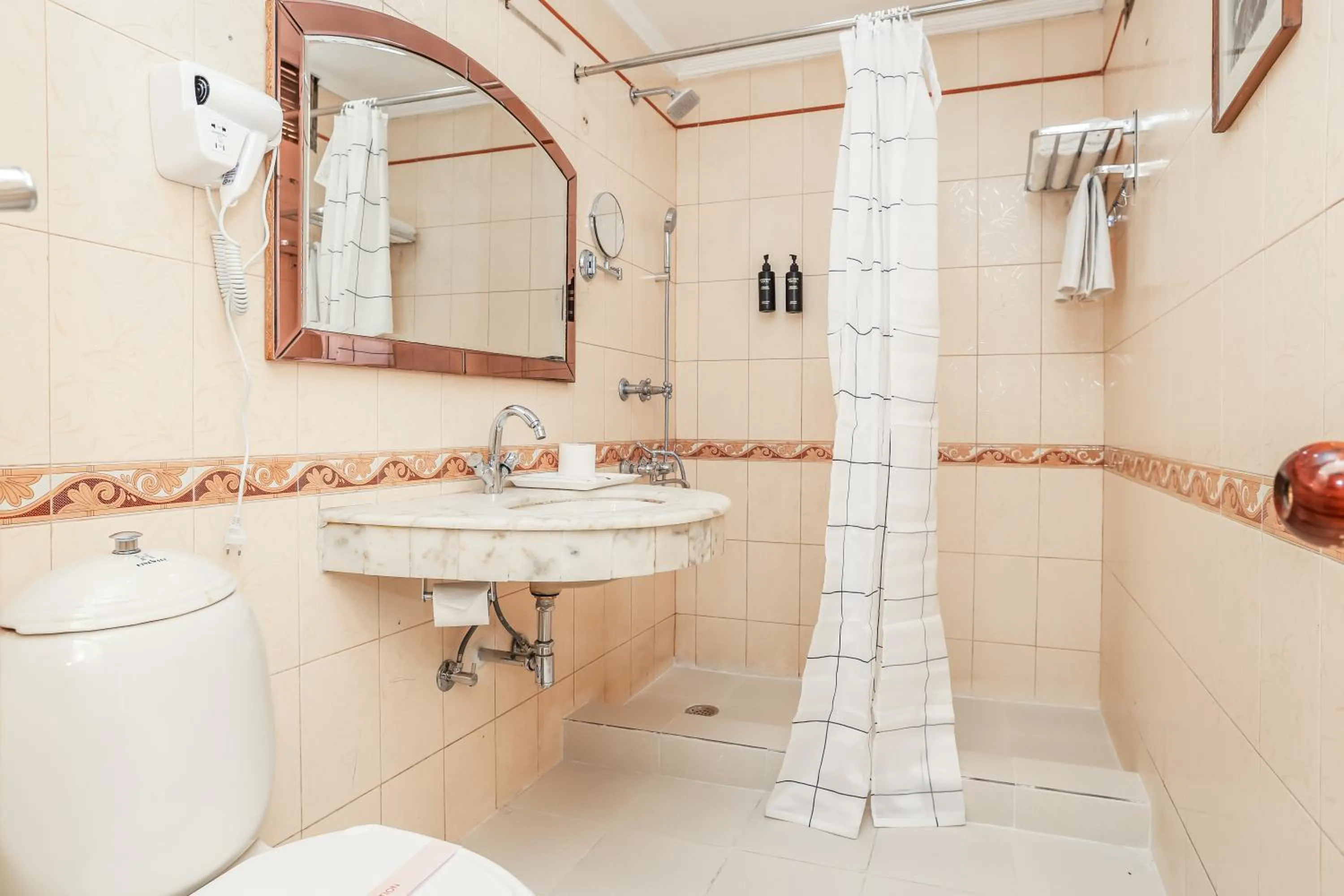 Bathroom in asar CP Outer Circle by Orion Hotels