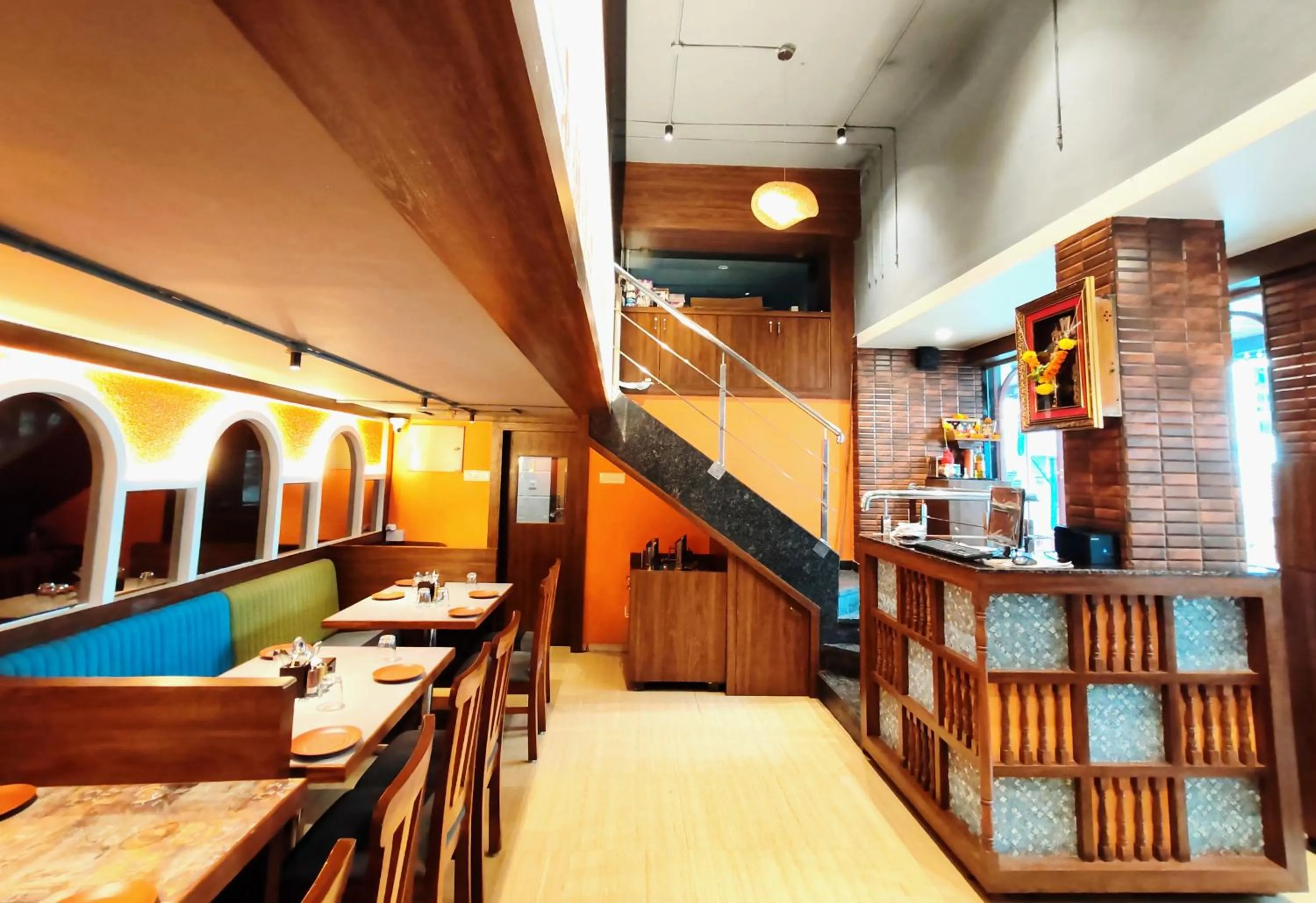 Restaurant/places to eat in Hotel Aishwarya Residency