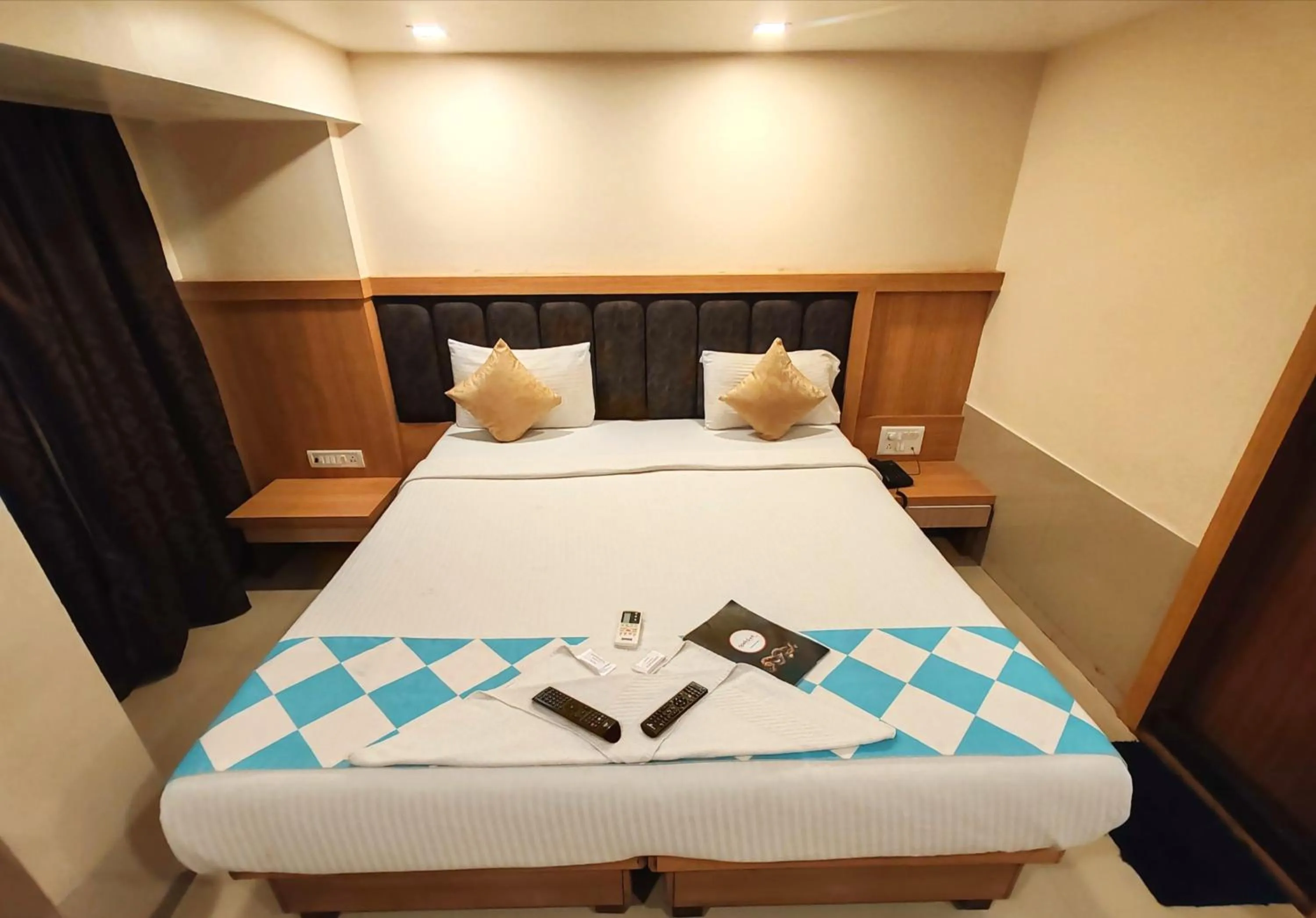 Bedroom, Bed in Hotel Aishwarya Residency