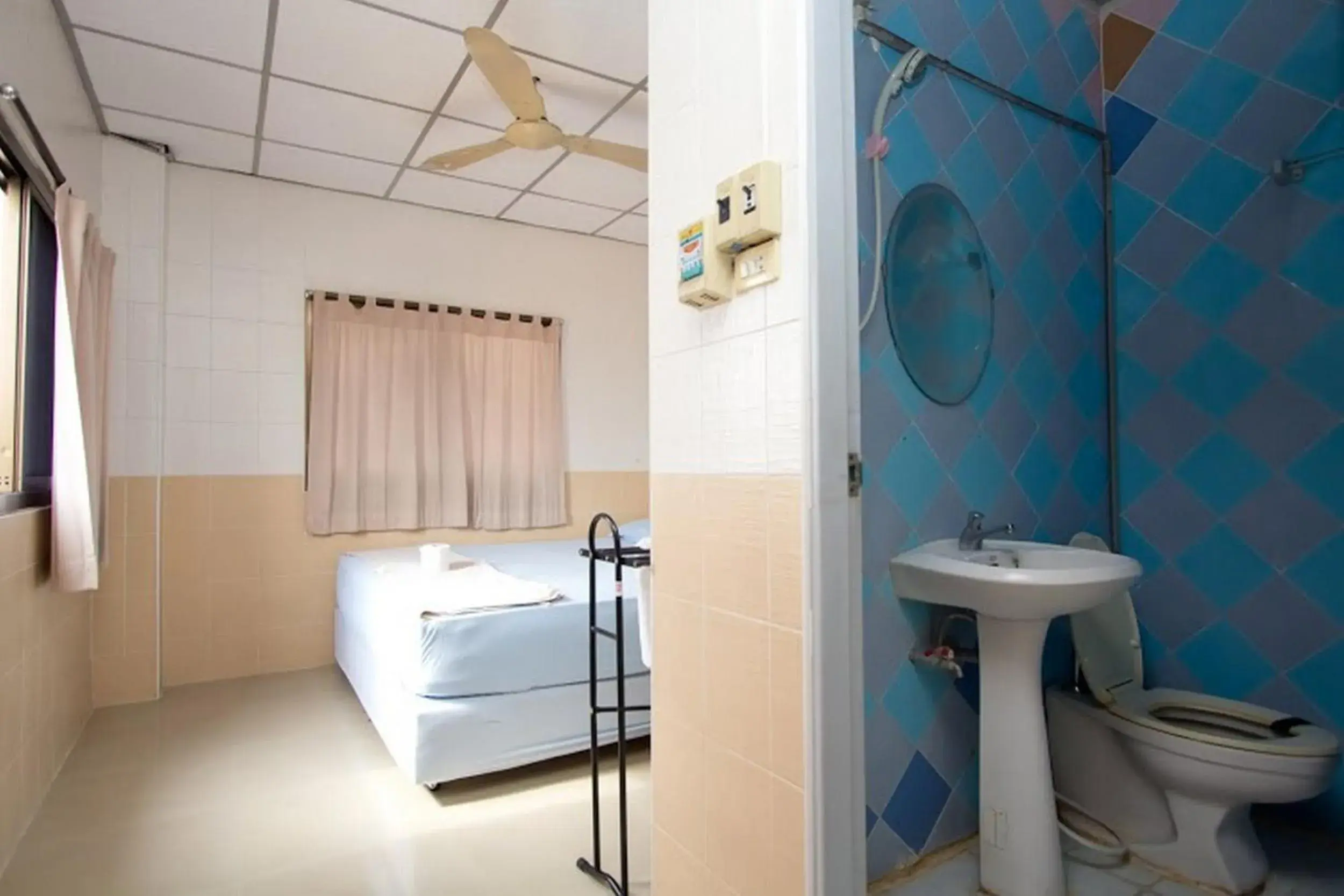 Standard Twin Room in At Home Guest House Standard Twin Room in At Home Guest House