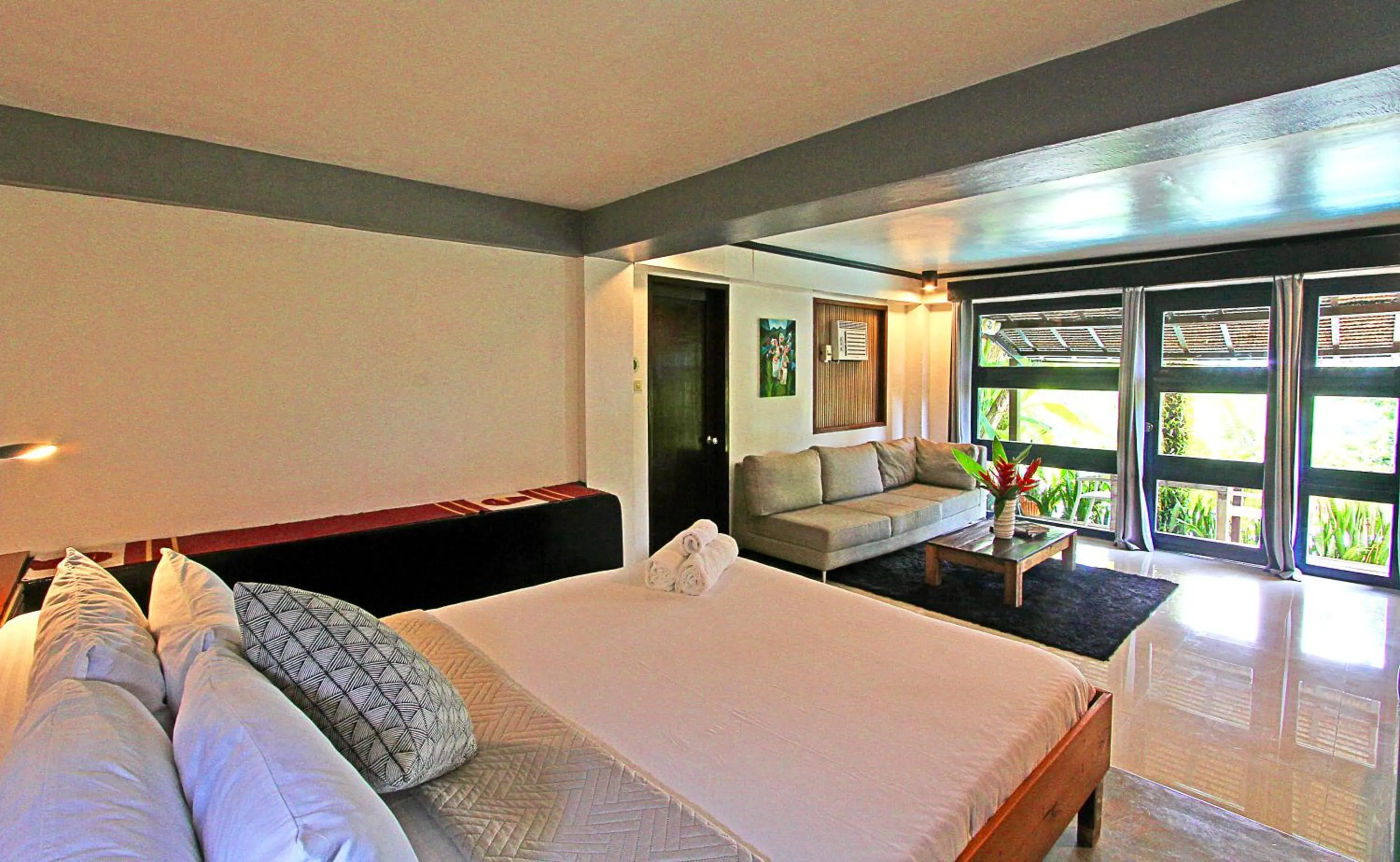 Photo of the whole room, Bed in Villa Maya
