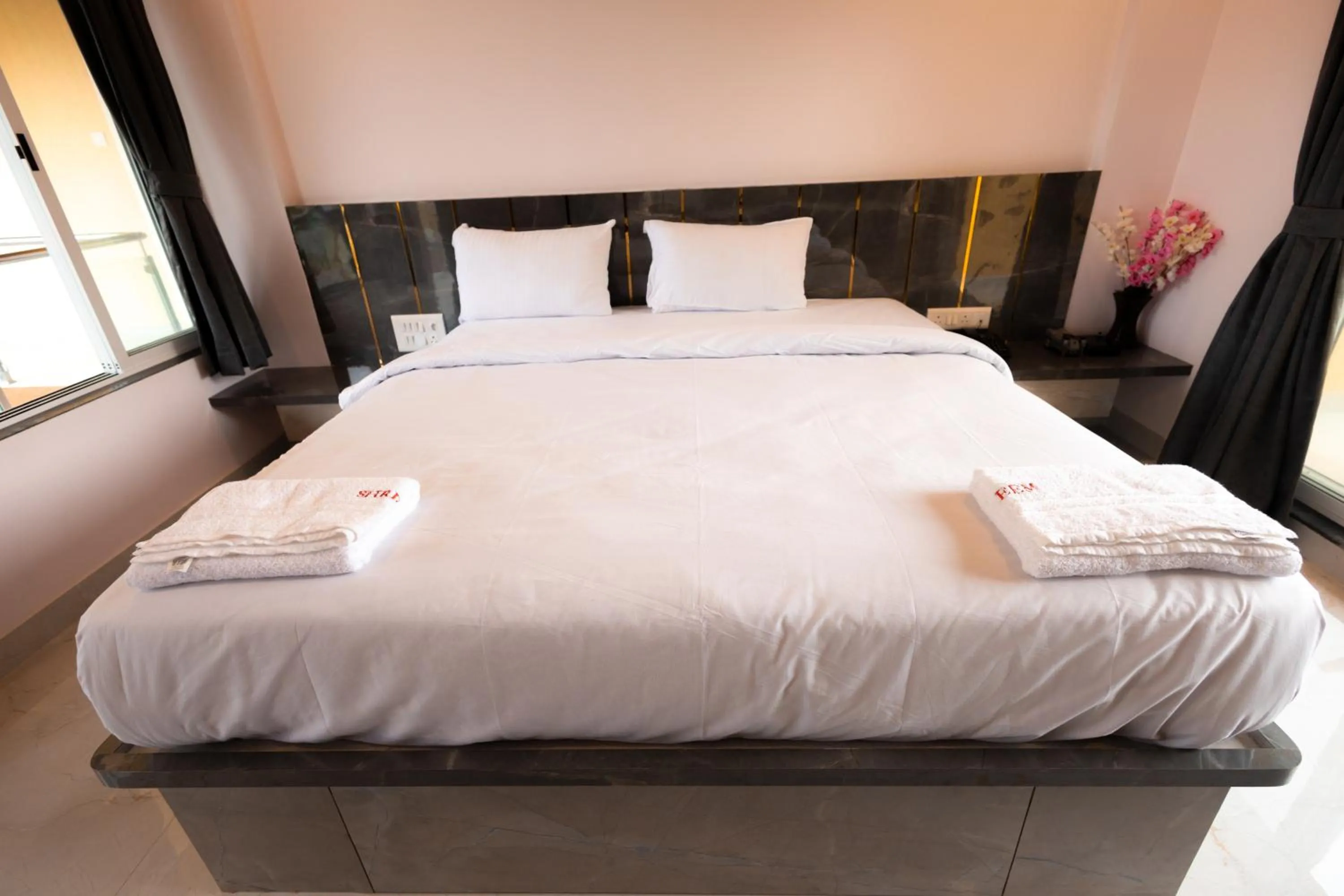 Bed in Shreem Resort