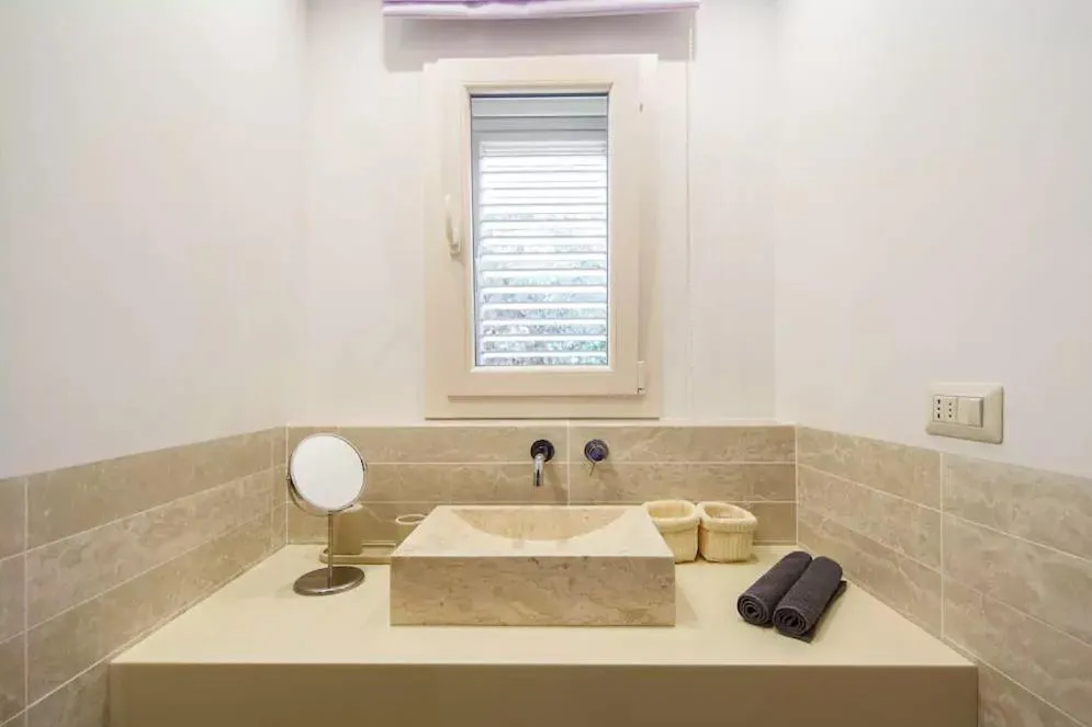 Bathroom in B&B Antico Ulivo