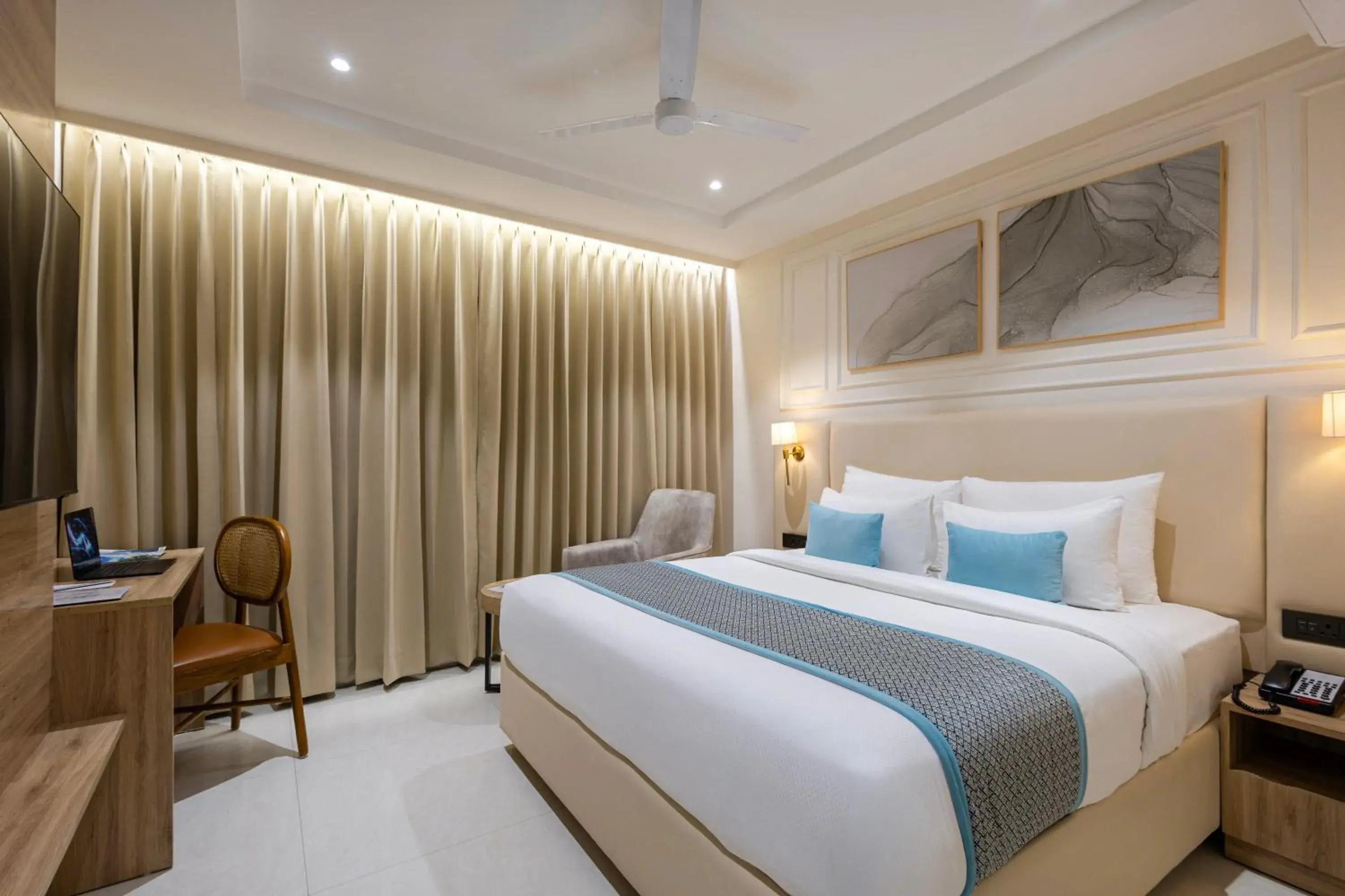 Superior King Room in Monday Premium Madhapur Superior King Room in Monday Premium Madhapur