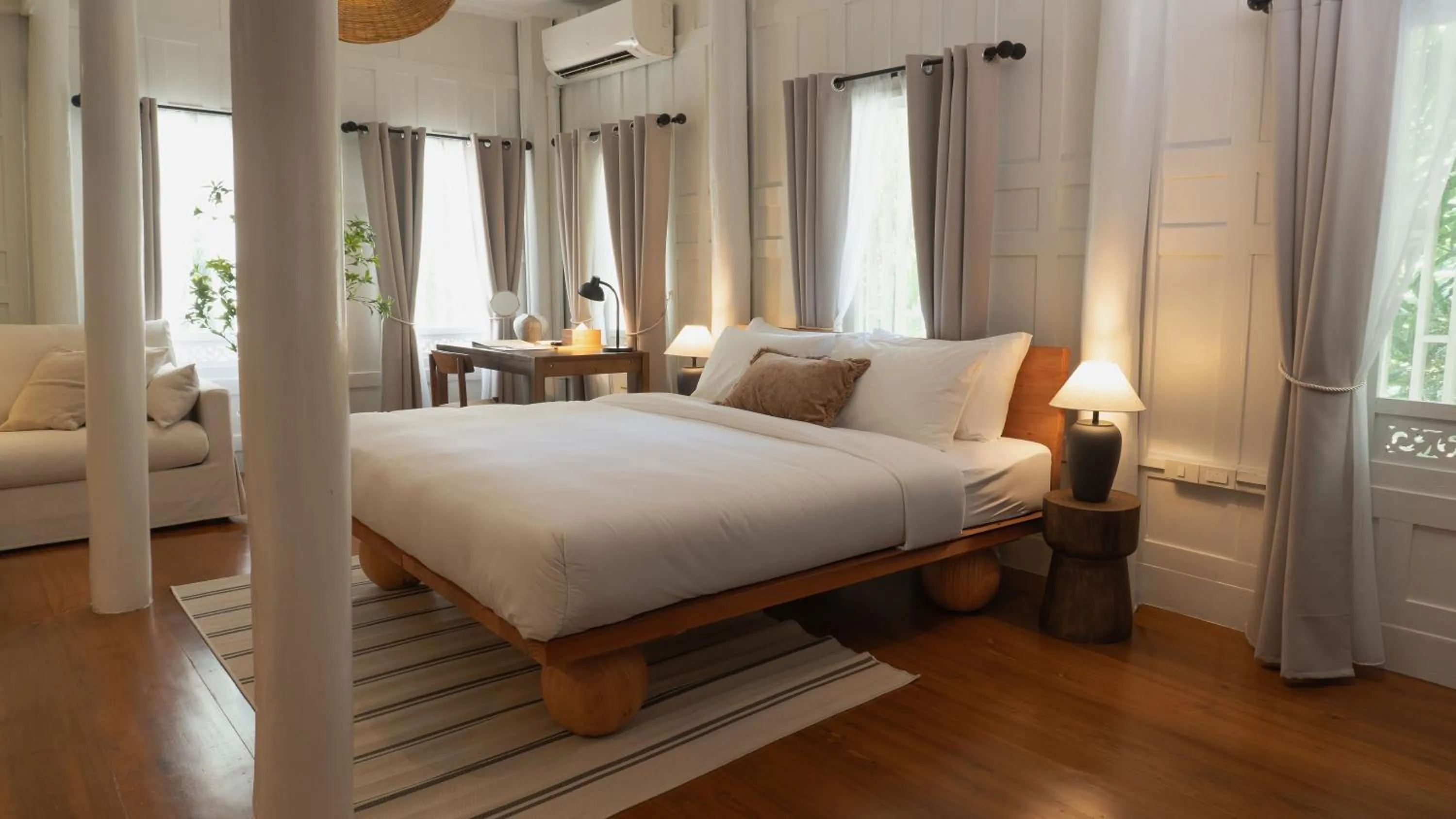 Photo of the whole room, Bed in Busaba Ayutthaya Hotel