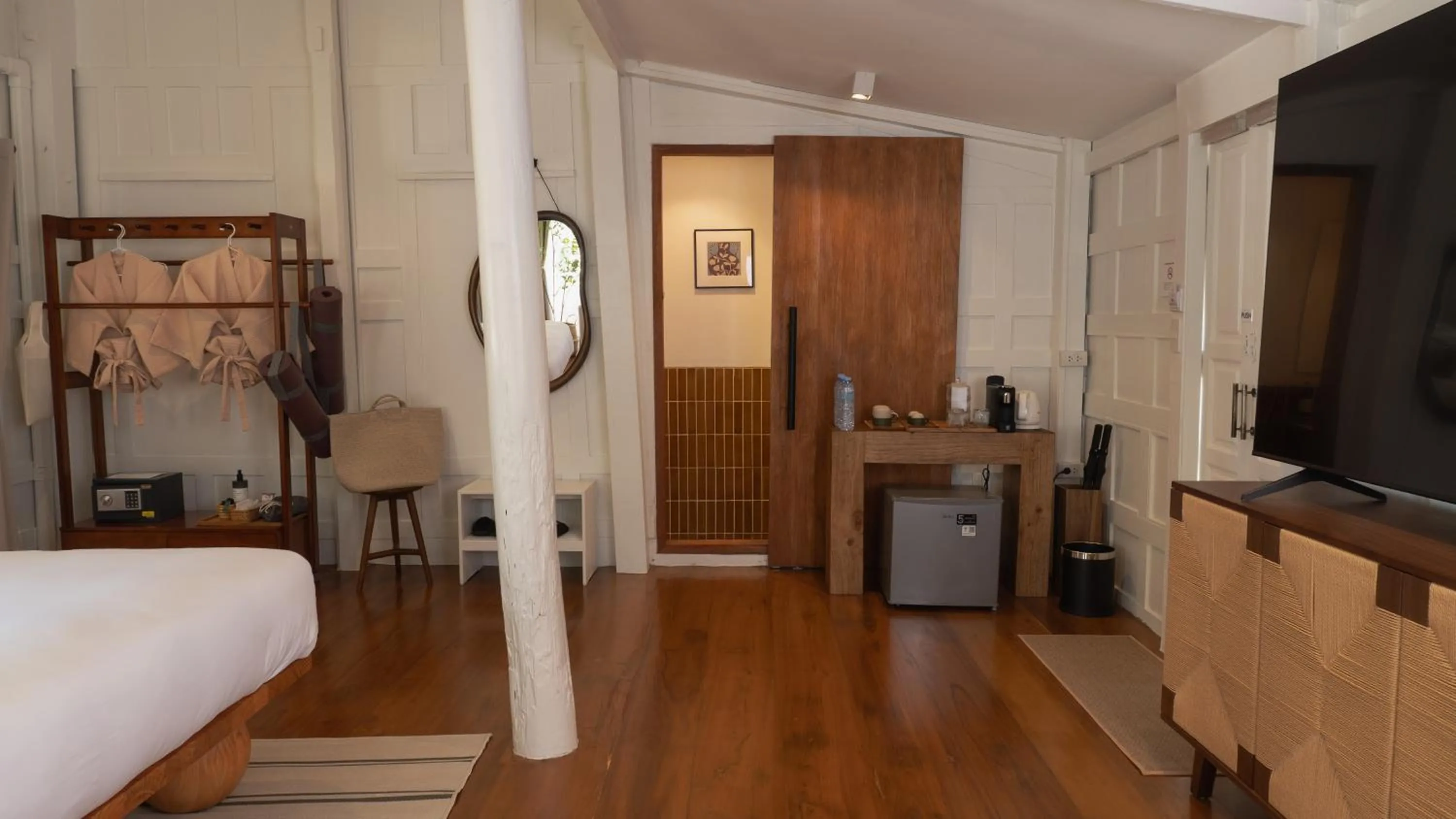 Property building, Bed in Busaba Ayutthaya Hotel