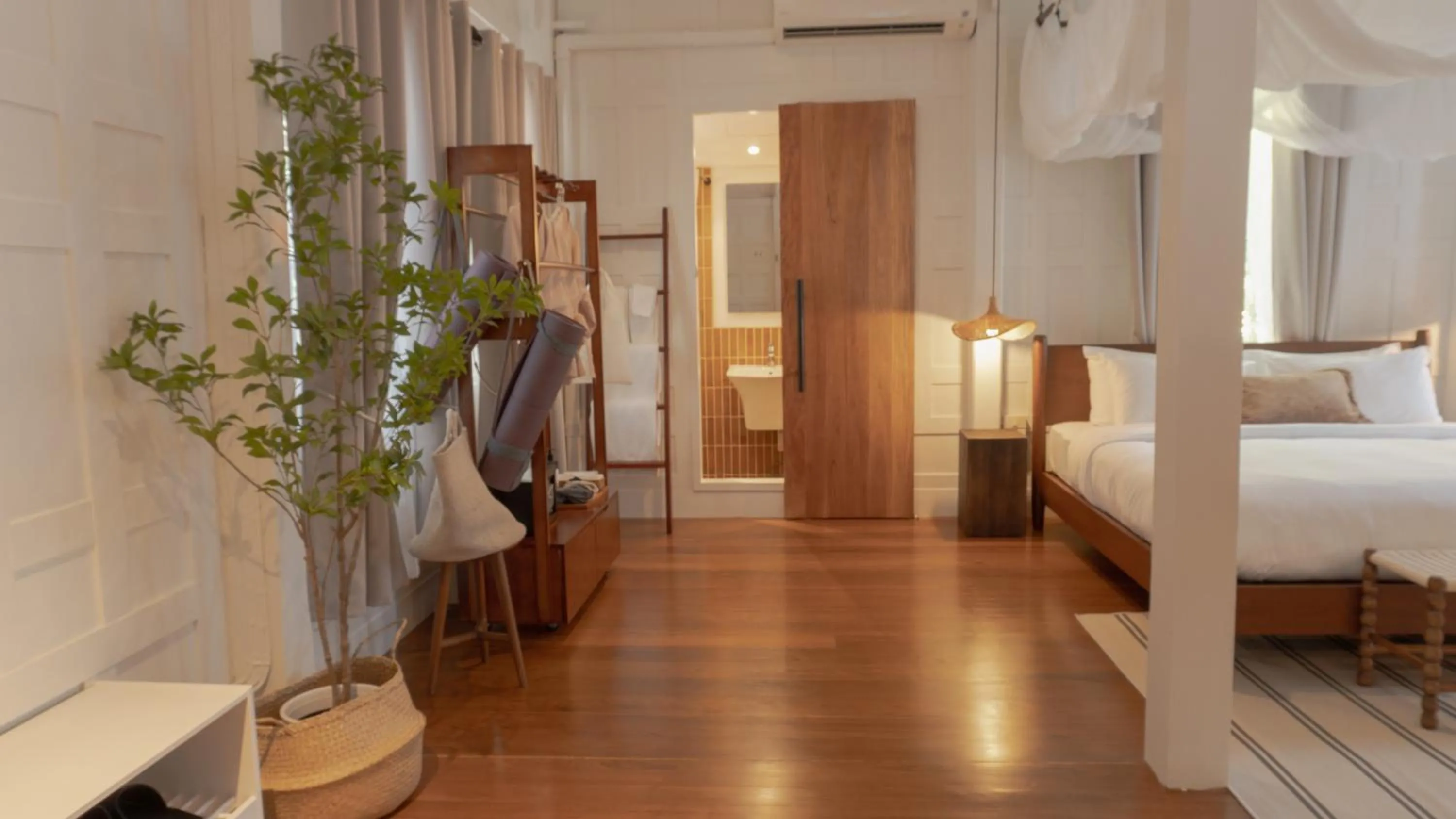 Property building, Bed in Busaba Ayutthaya Hotel